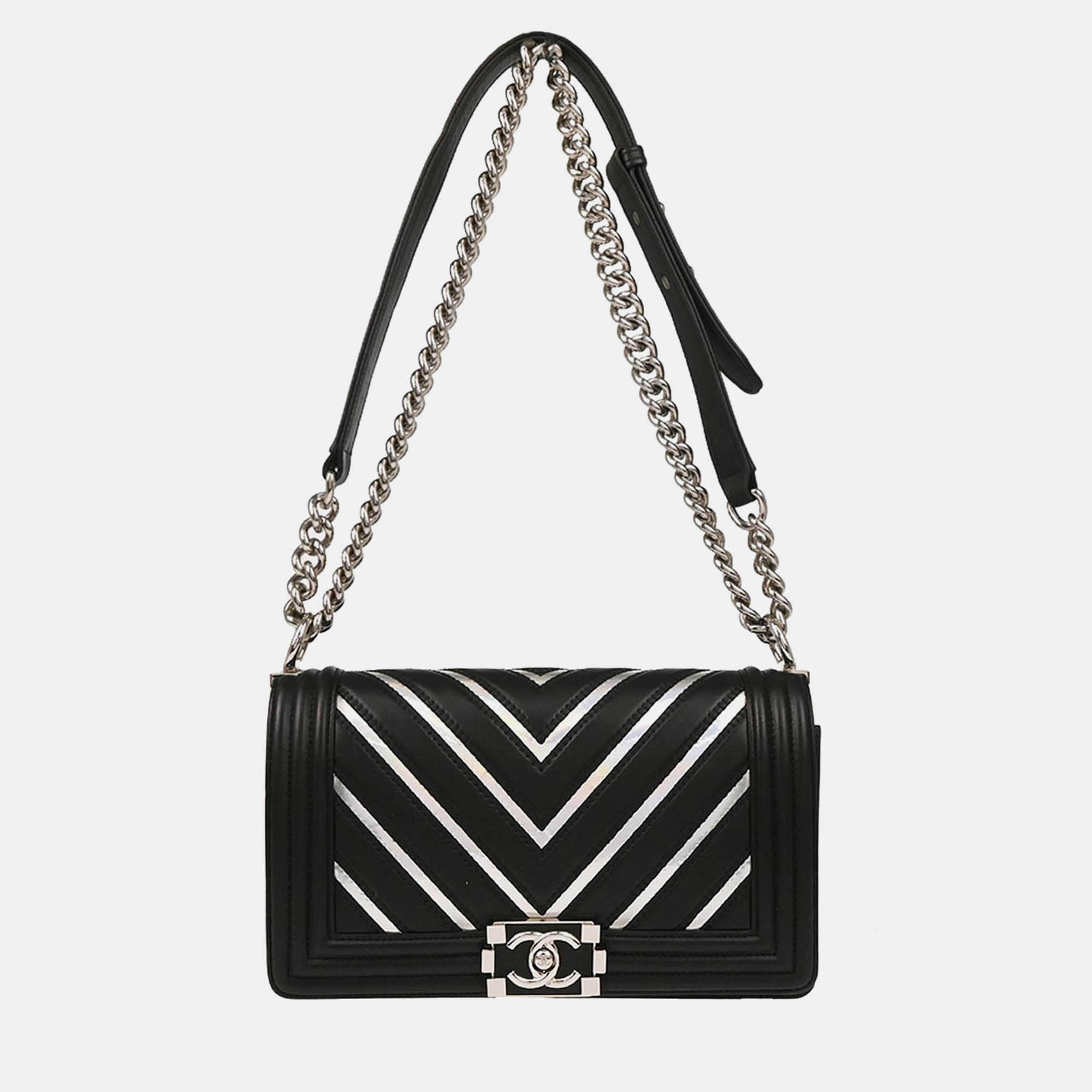 

Boy Chanel Black Calfskin Chevron Medium Shoulder Bag