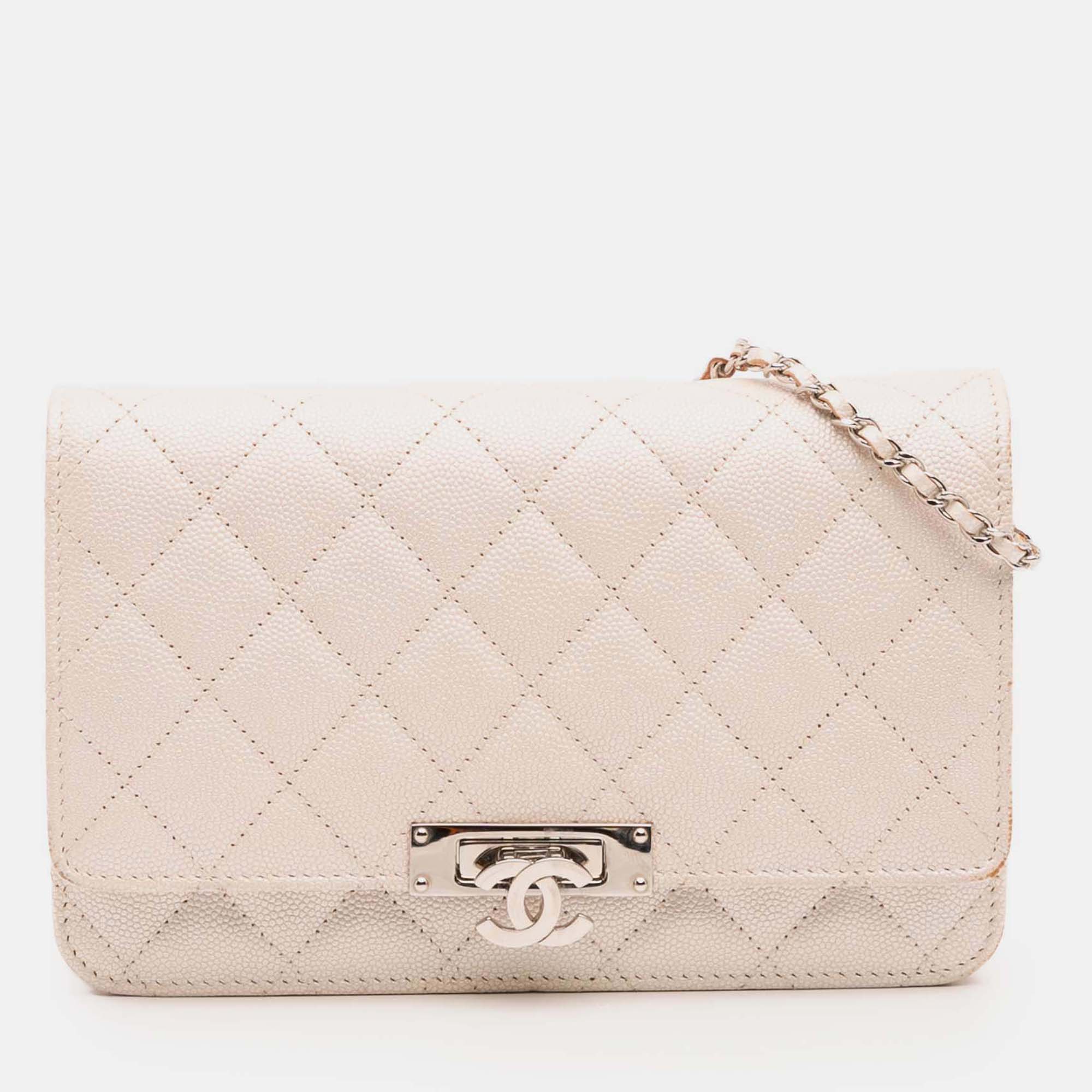 

Chanel White Quilted Caviar Golden Class Wallet On Chain