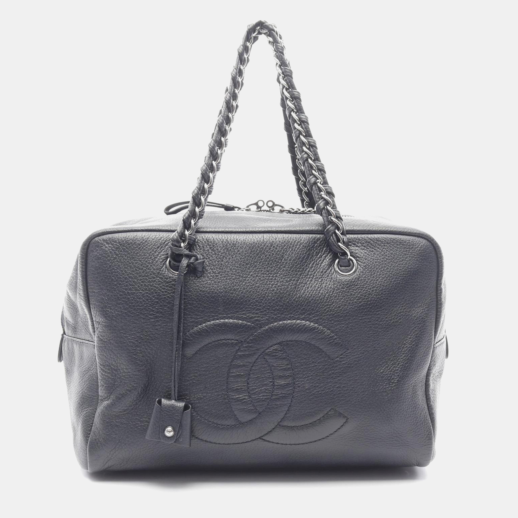 

Chanel Cc Logo Chain Shoulder Travel Handbag Leather Navy Shw, Navy blue