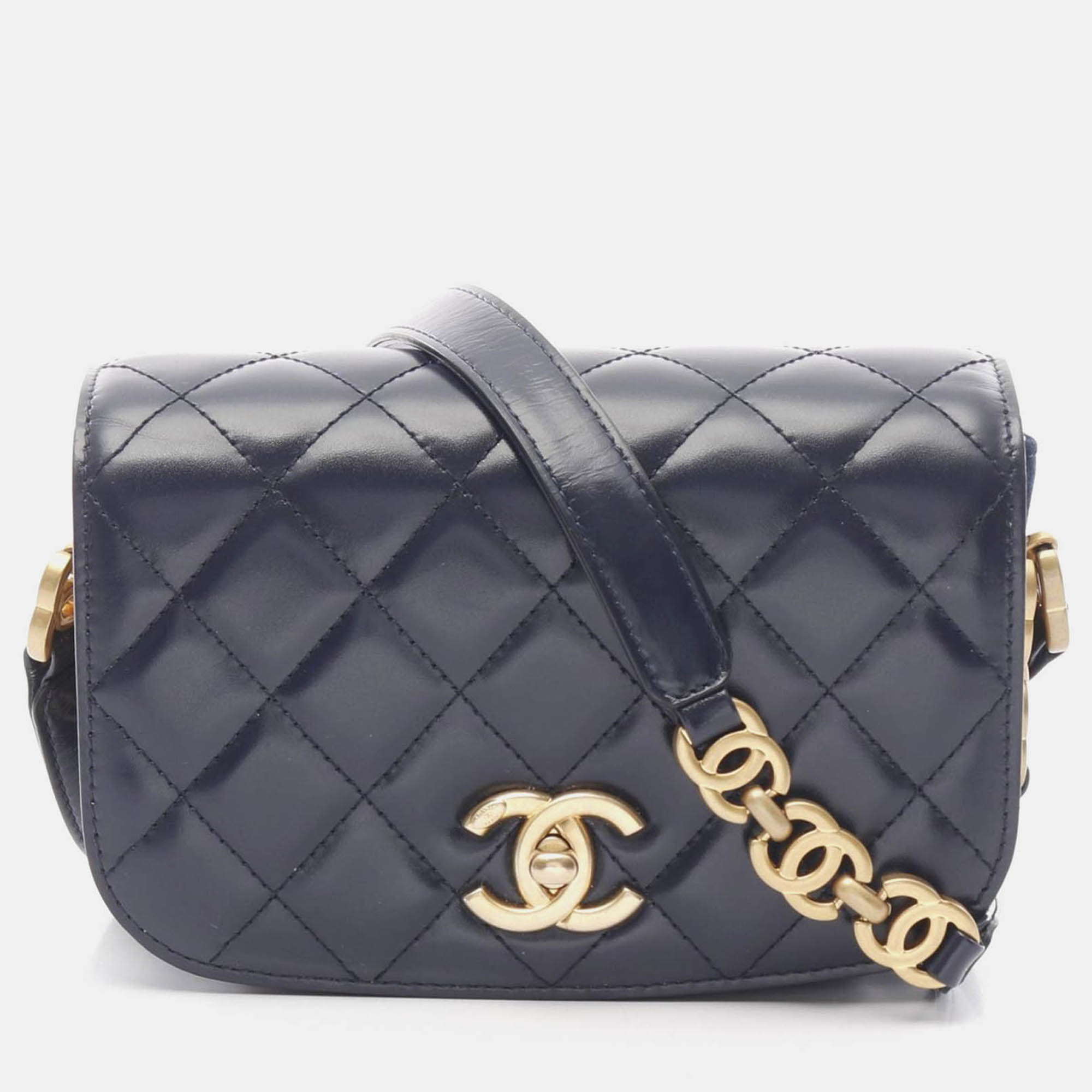

Chanel Matelasse CC Navy Leather Shoulder Bag, Navy blue