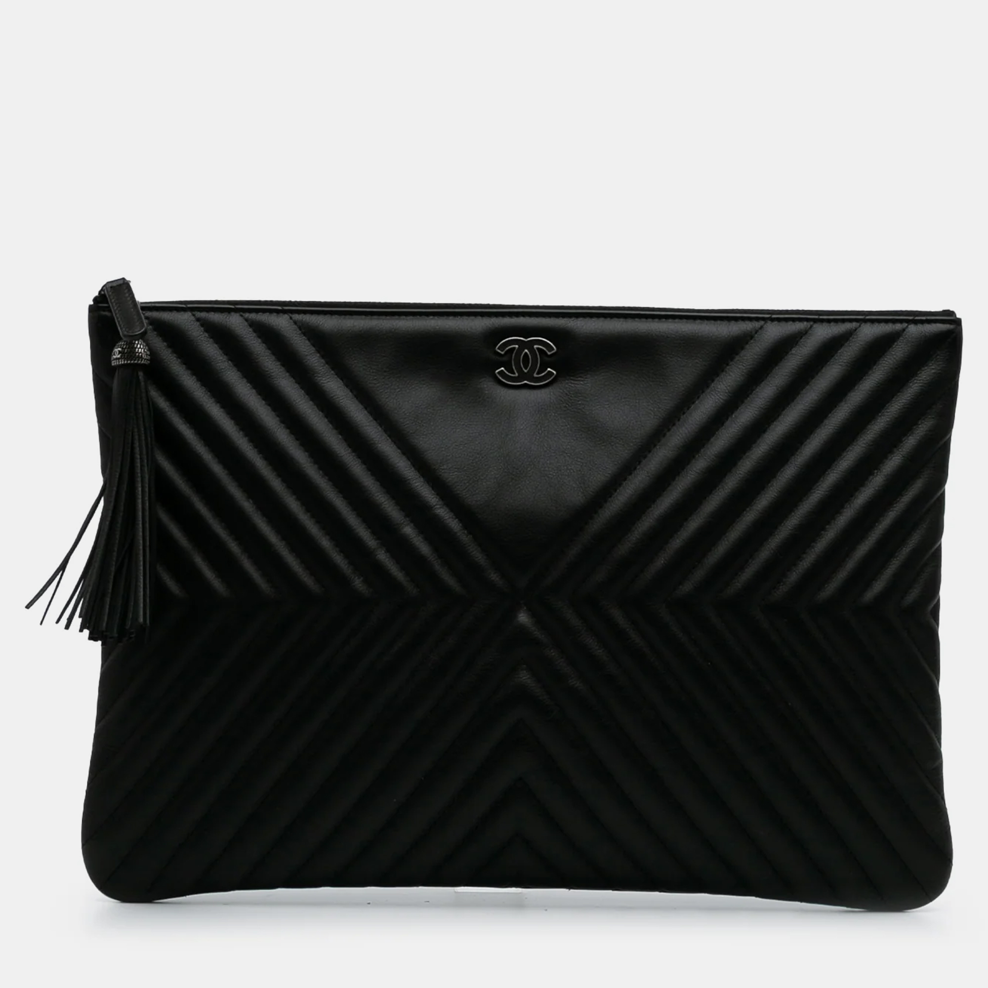 Pre-owned Chanel Diagonal Chevron Large Black Calfskin Tassel O Case Clutch
