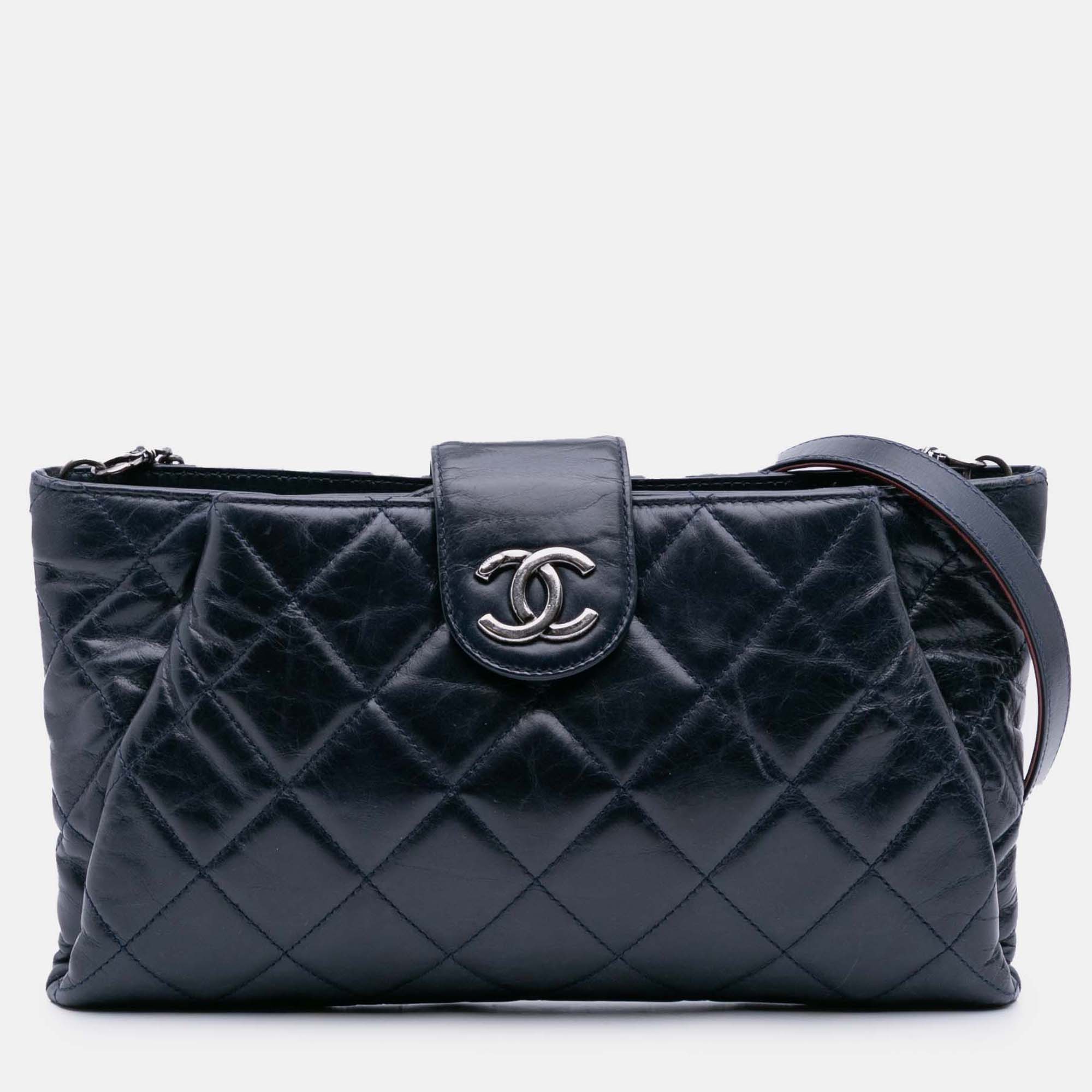 

Chanel Navy Blue Quilted Glazed Calfskin Coco Pleats Clutch With Chain