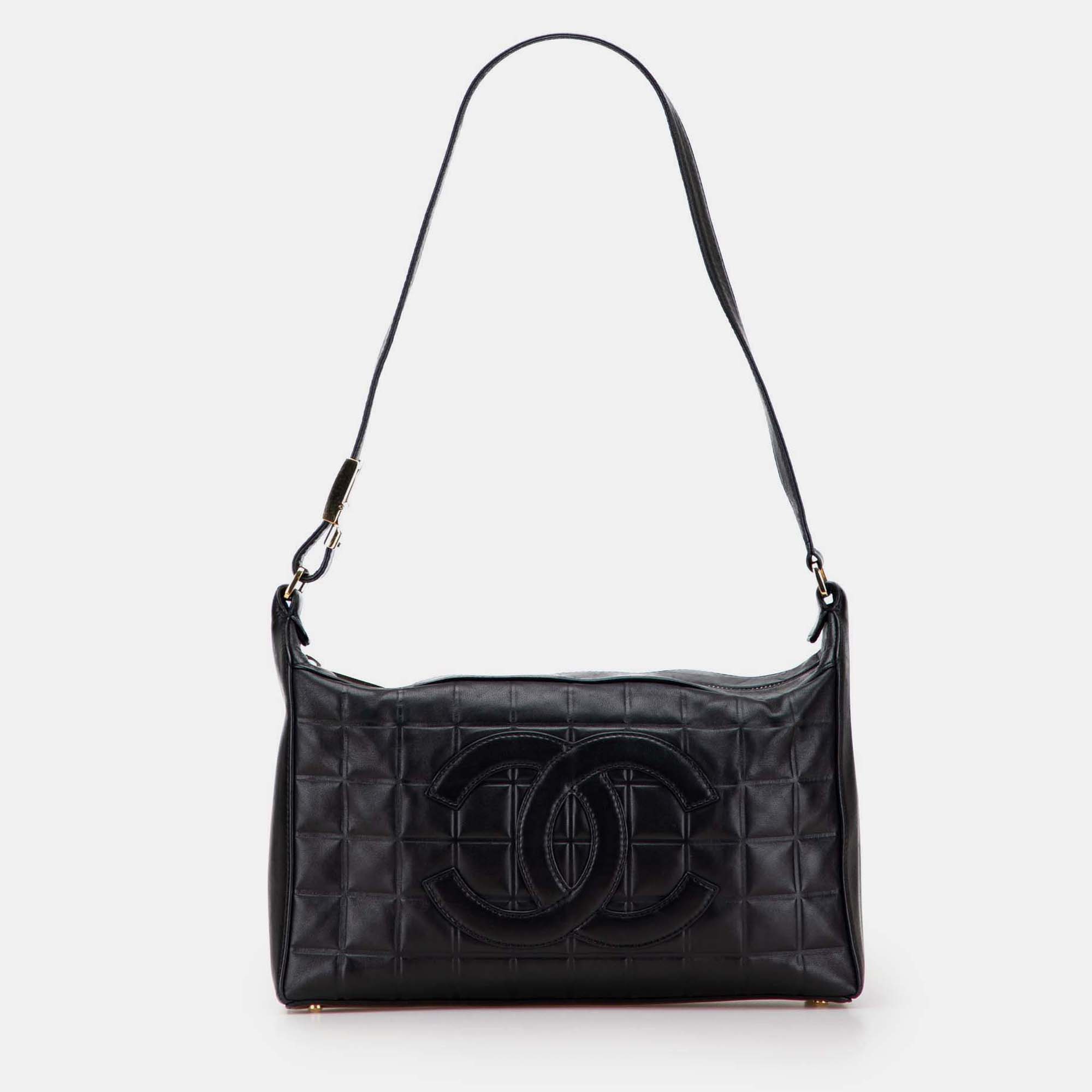 

Chanel Black Medium Lambskin Chocolate Bar Shoulder Bag