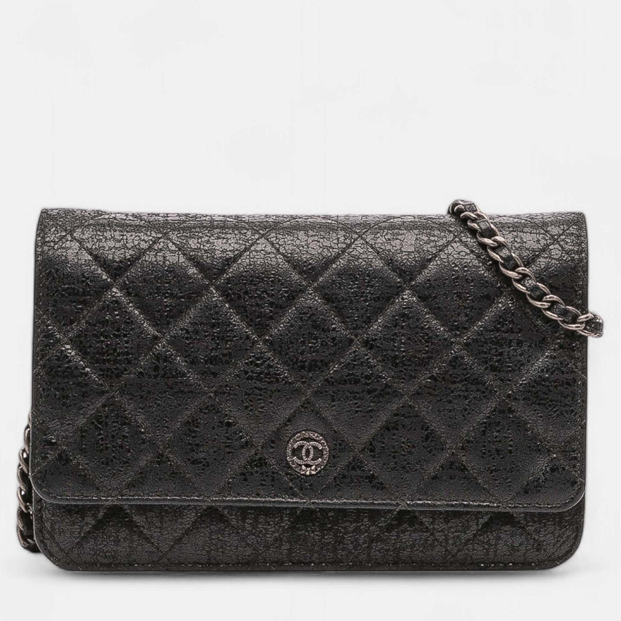 Pre-owned Chanel Black Cc Quilted Crinkled Calfskin Wallet On Chain