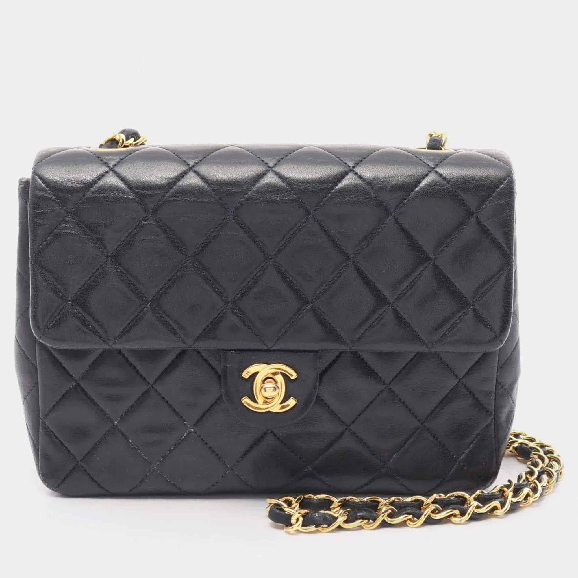 

Chanel Mini Matelasse 20 Shoulder Bag Lambskin Navy Blue