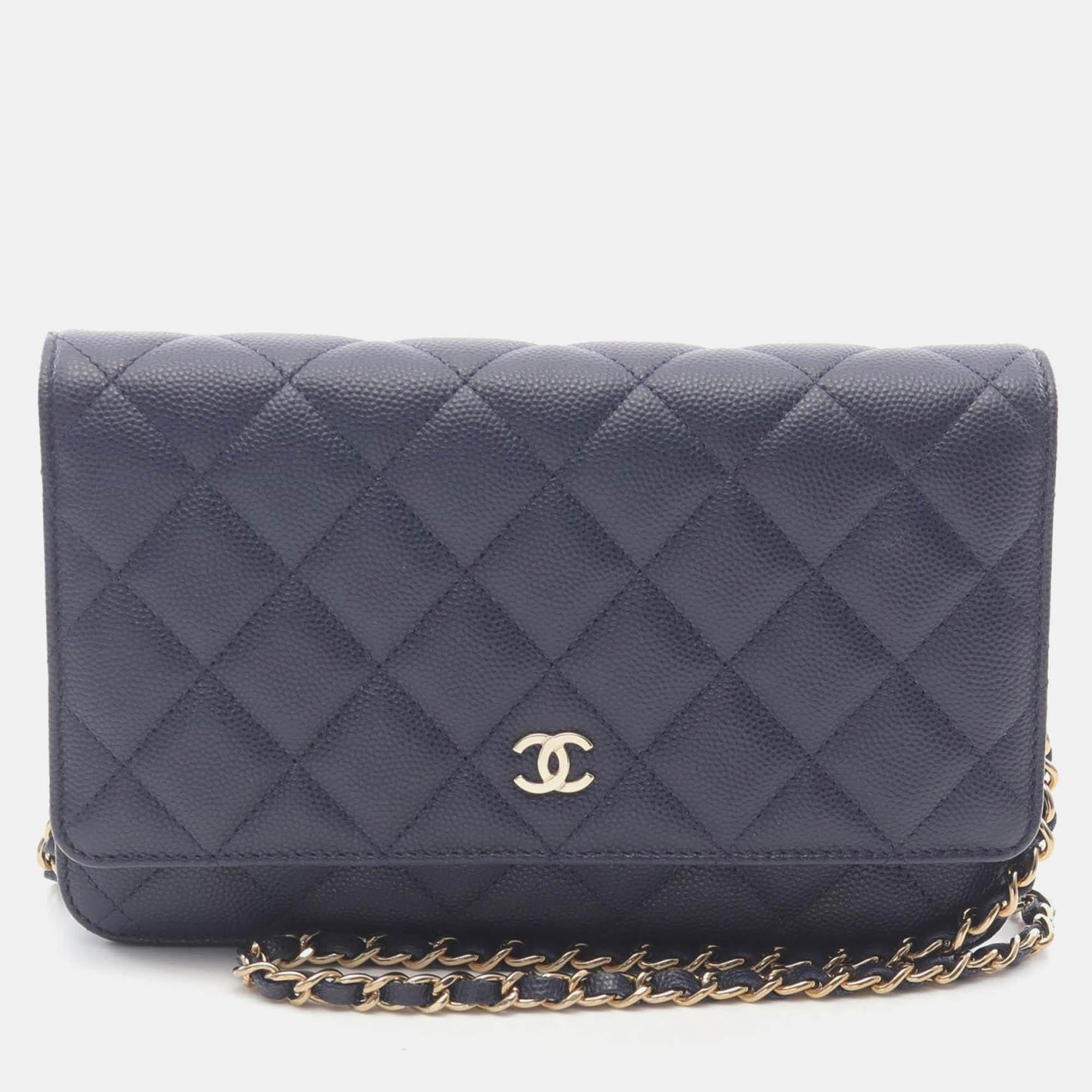 

Chanel Matelasse Navy Blue Calfskin Crossbody Chain Shoulder Bag GHW