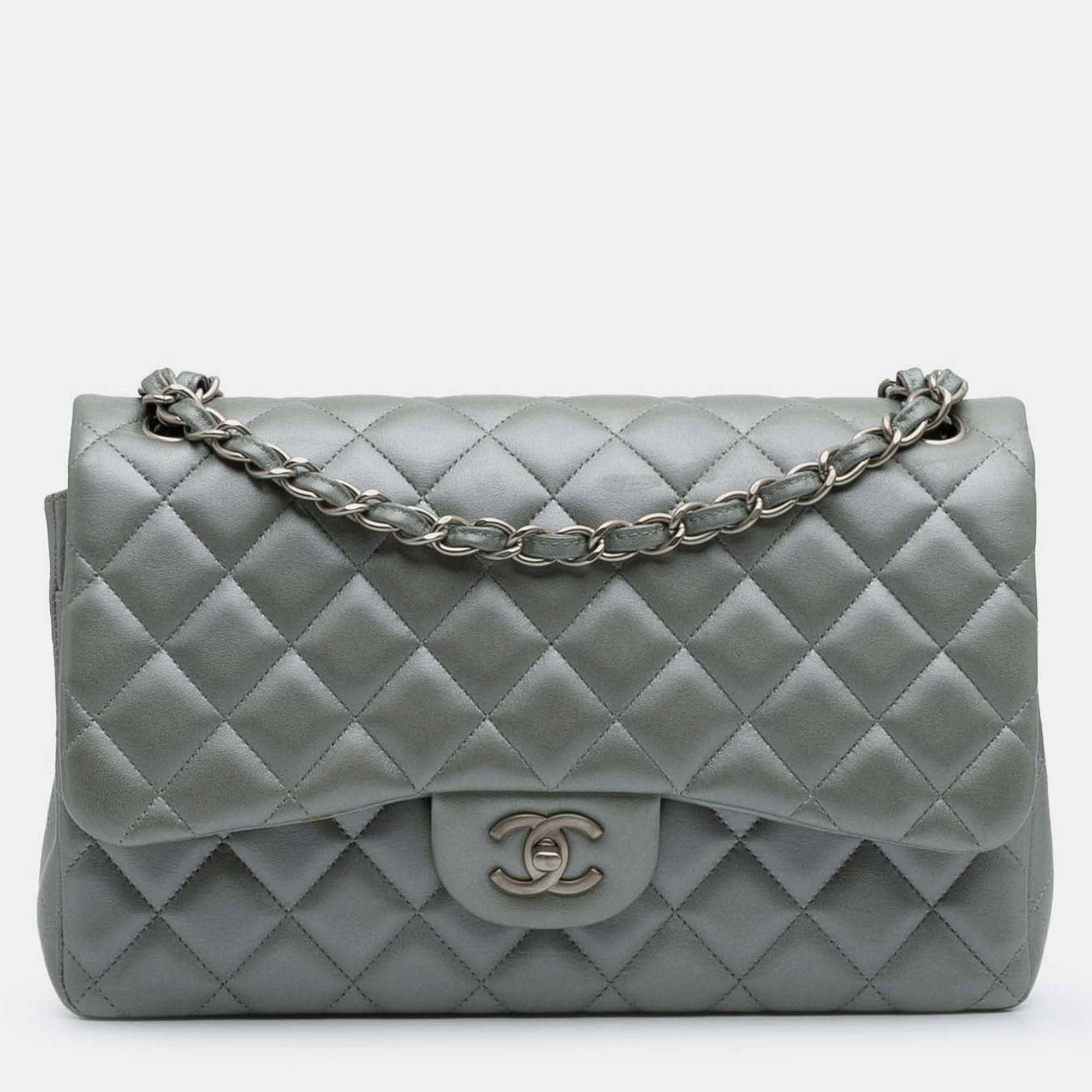 

Chanel Classic Double Flap Jumbo Silver Lambskin Shoulder Bag