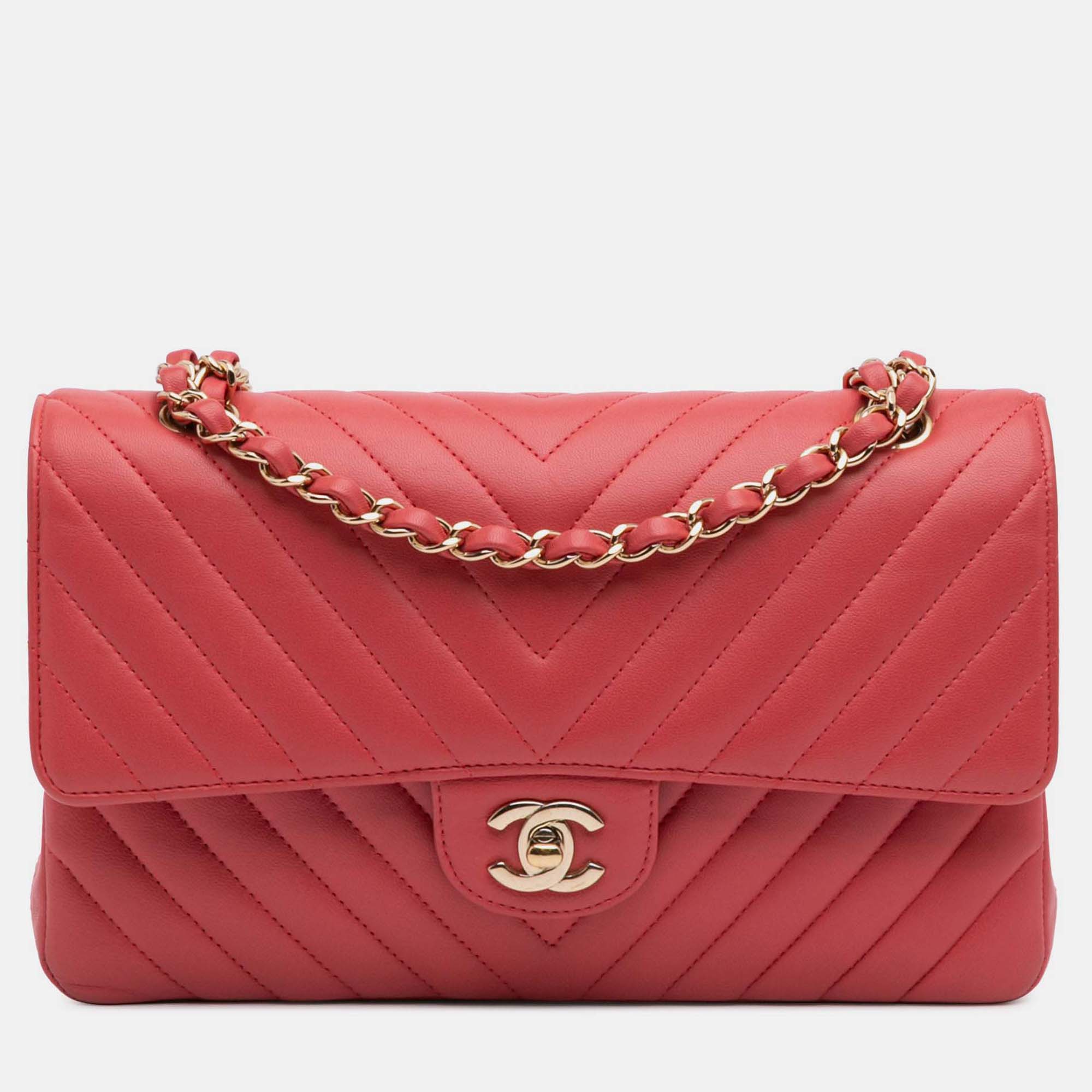 

Chanel Classic Double Flap Medium Red Chevron Lambskin Shoulder Bag