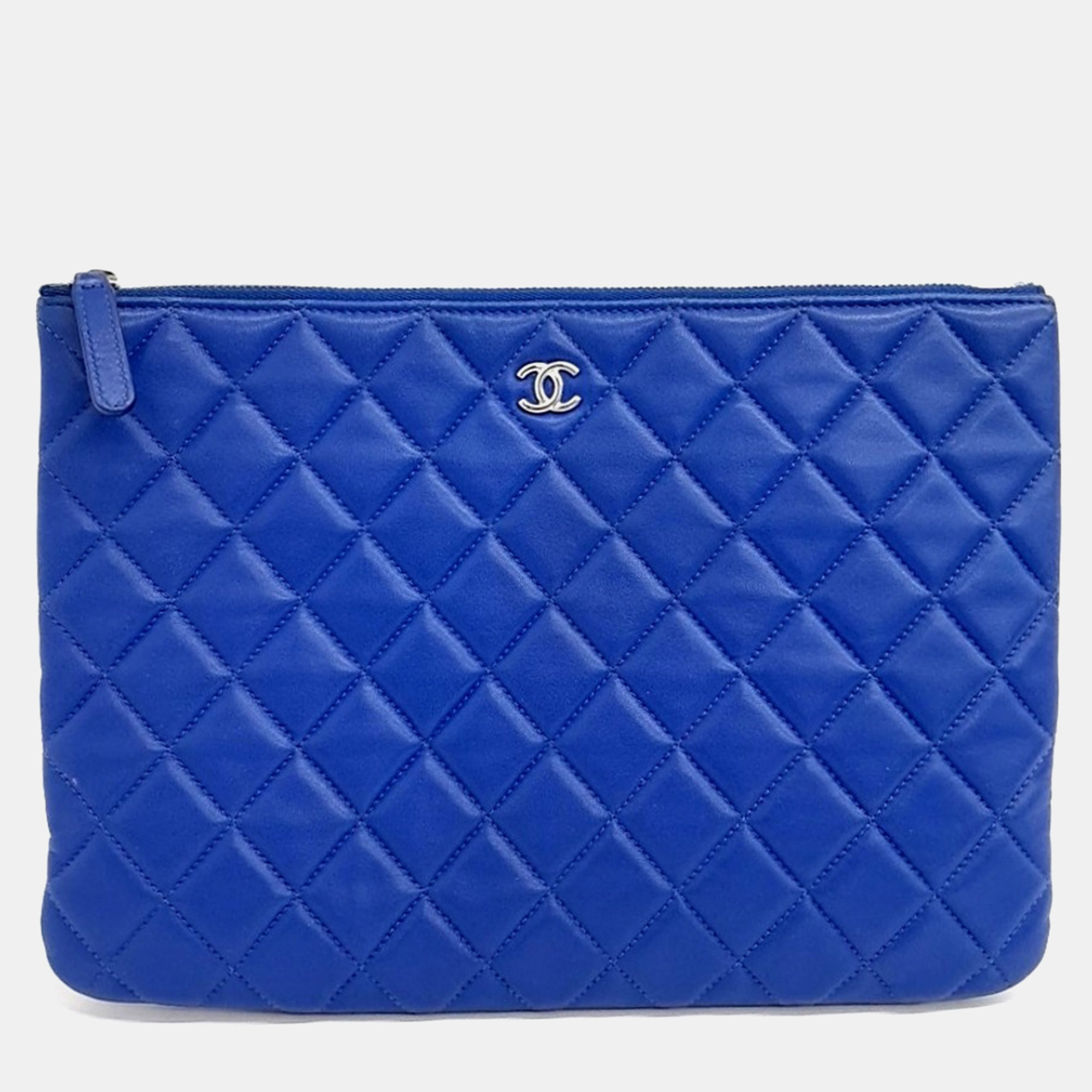 

Chanel Blue Lambskin Leather Medium New Clutch