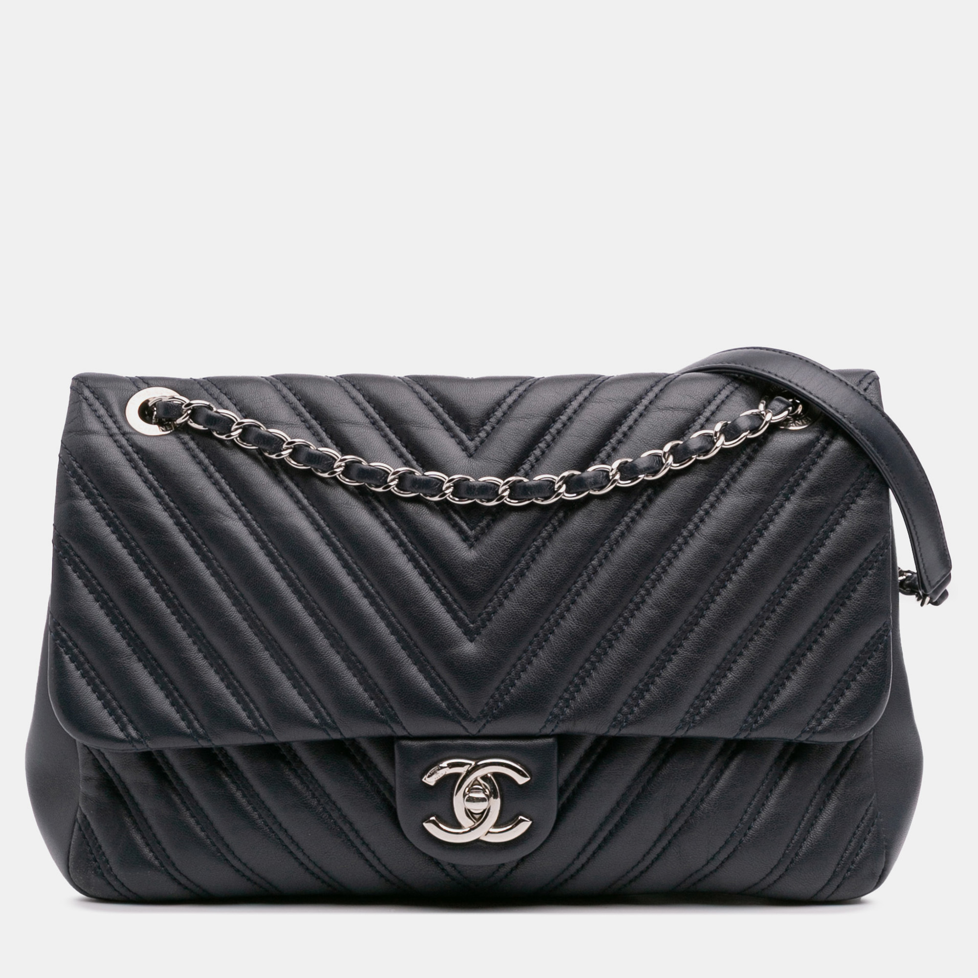 

Chanel Navy Blue Jumbo Double Stitch Chevron Lambskin Single Flap
