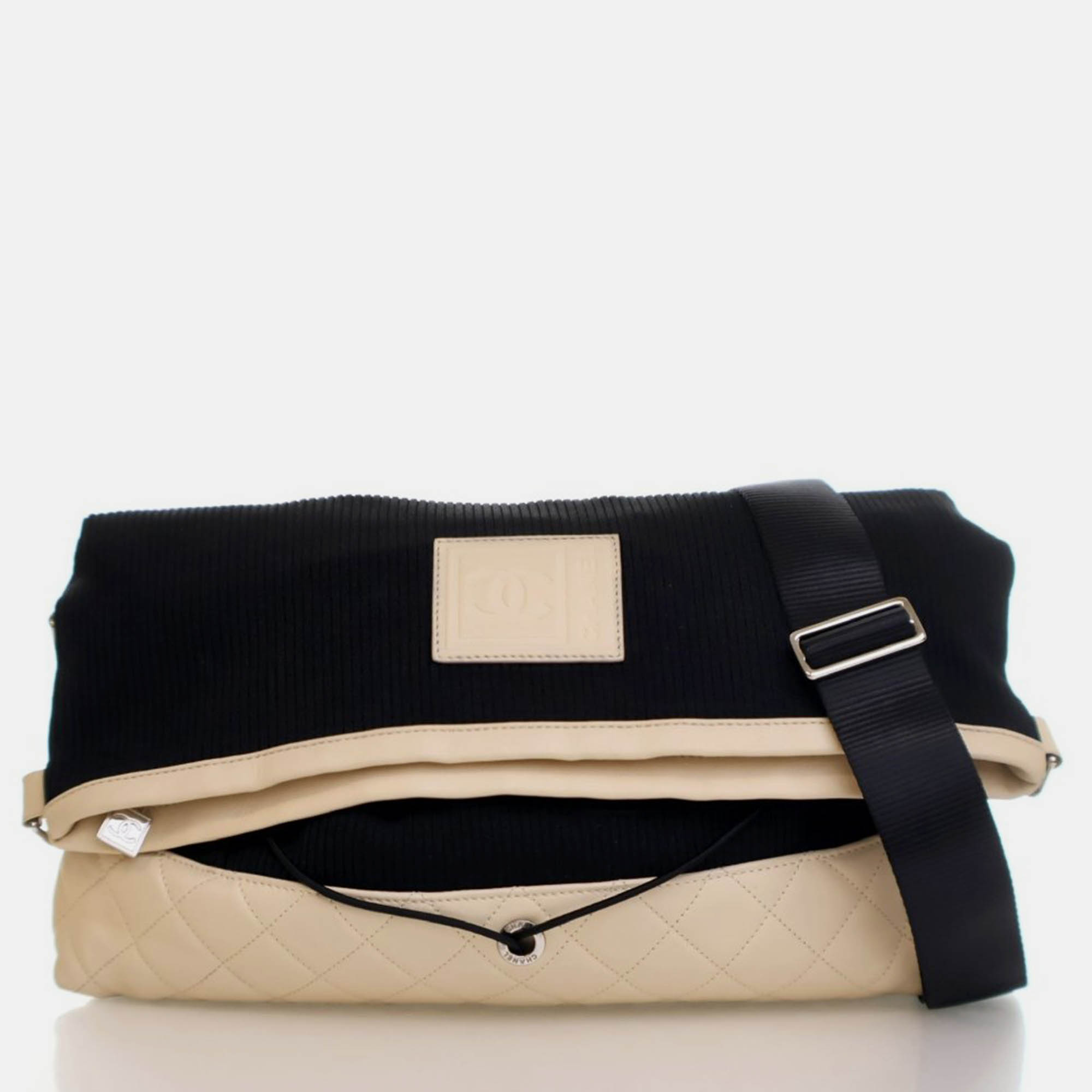

Chanel Beige/Black Knit Sport Ligne Messenger