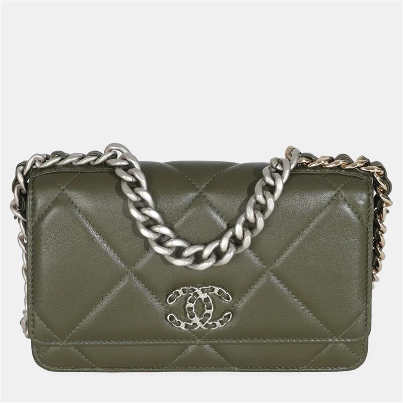 

Chanel Khaki Quilted Goatskin Chanel 19 Wallet On Chain, Green