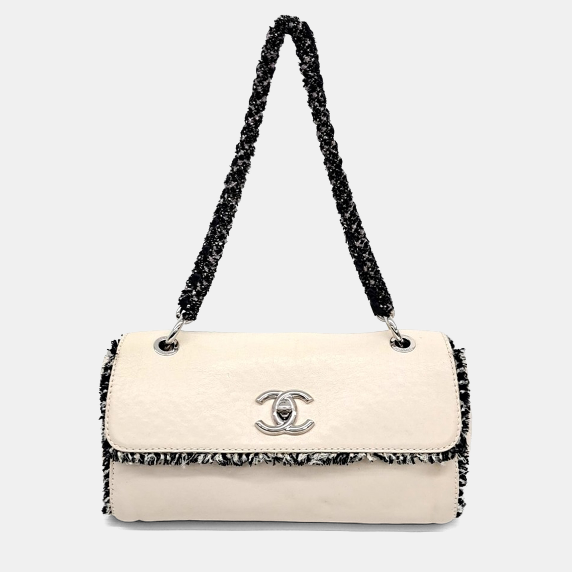 

Chanel Cream tweed chain shoulder bag