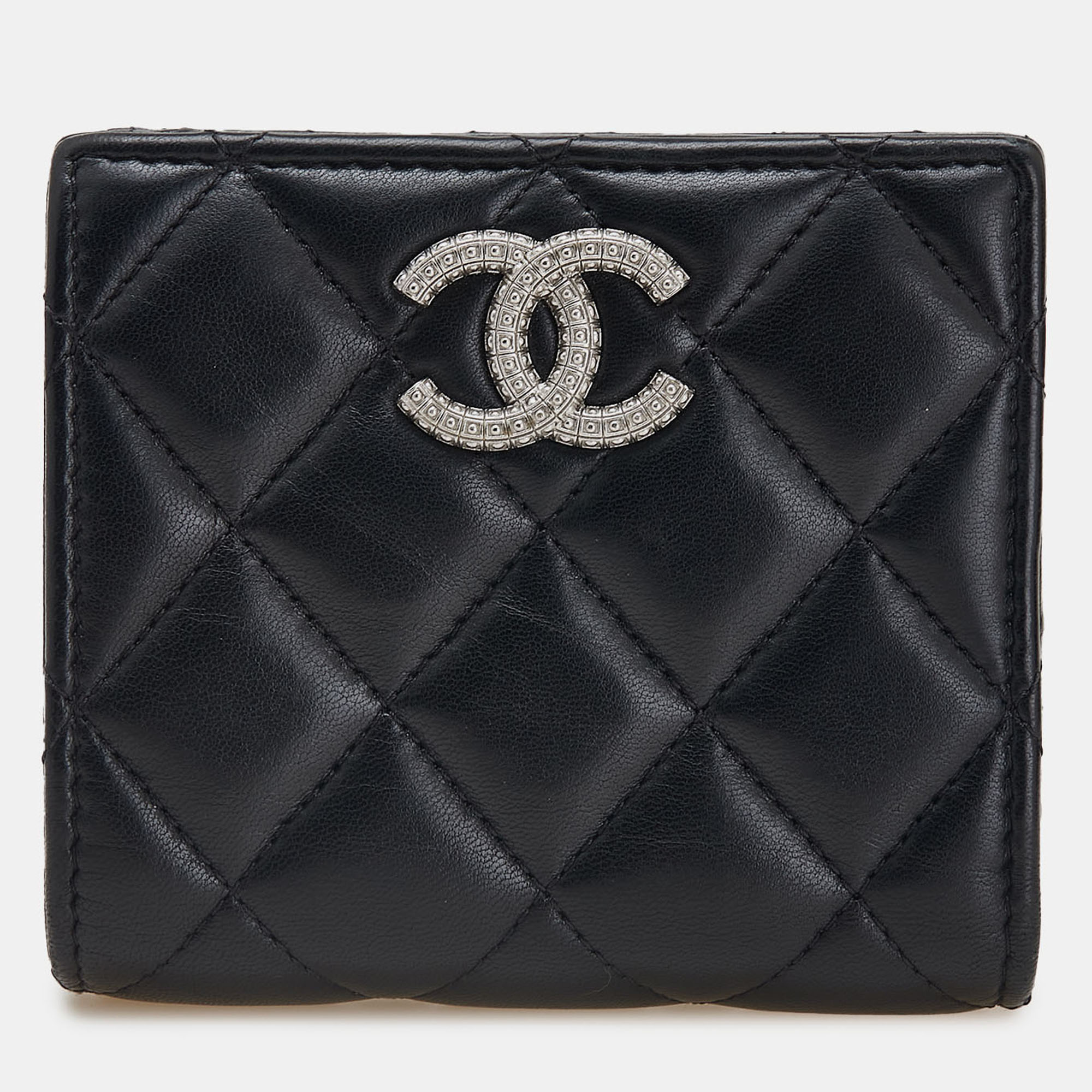 Pre-owned Chanel Black Cc Quilted Lambskin Compact Bifold Wallet