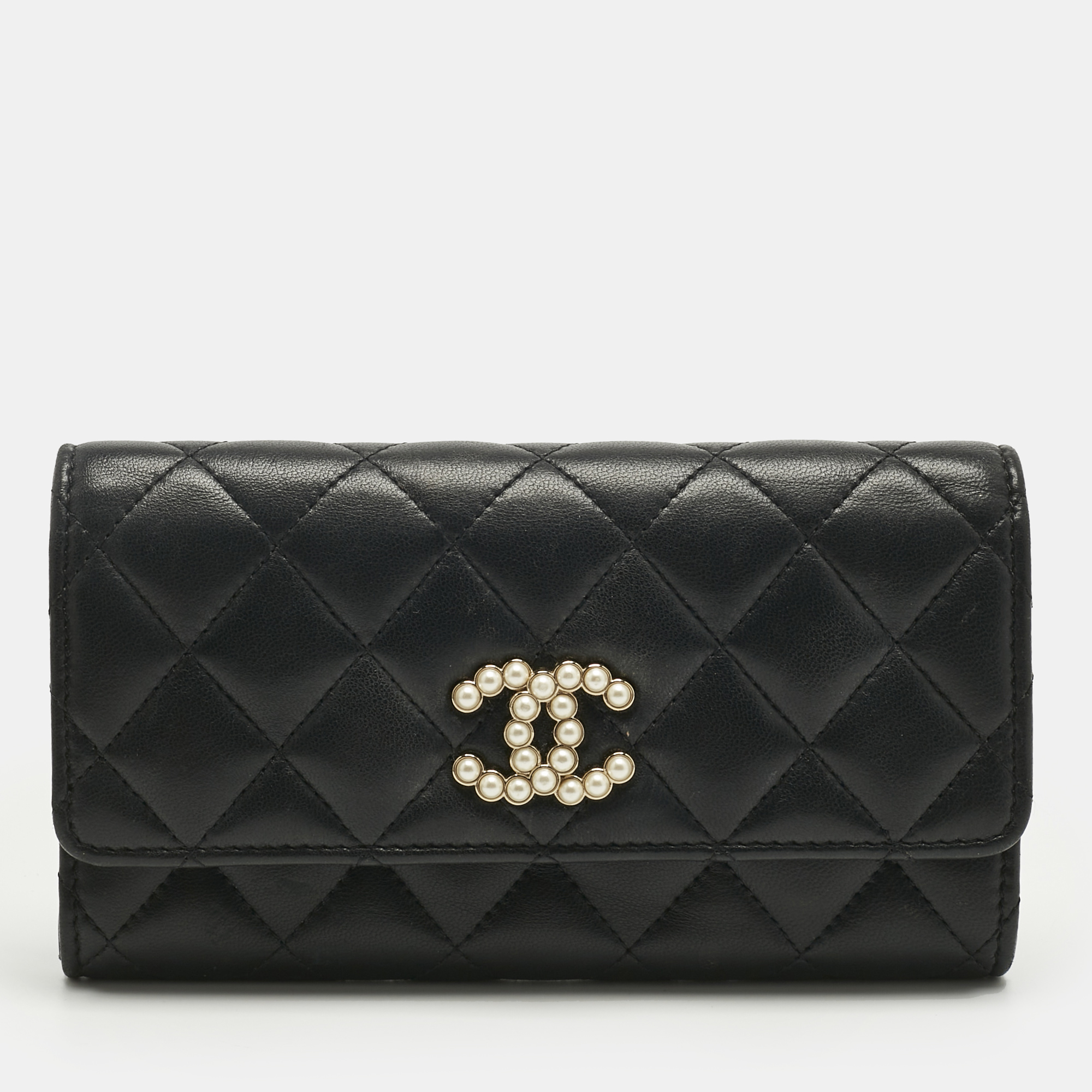 Pre-owned Chanel Black Quilted Leather Cc Pearl Flap Wallet