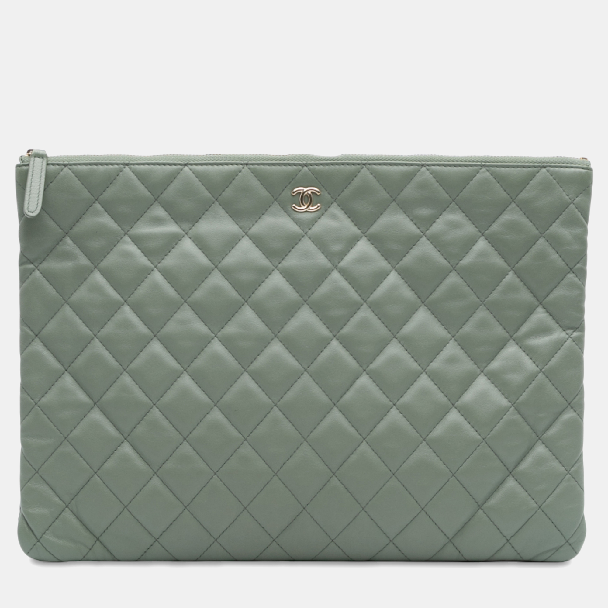 

Chanel Green Large Quilted Lambskin O Case Clutch
