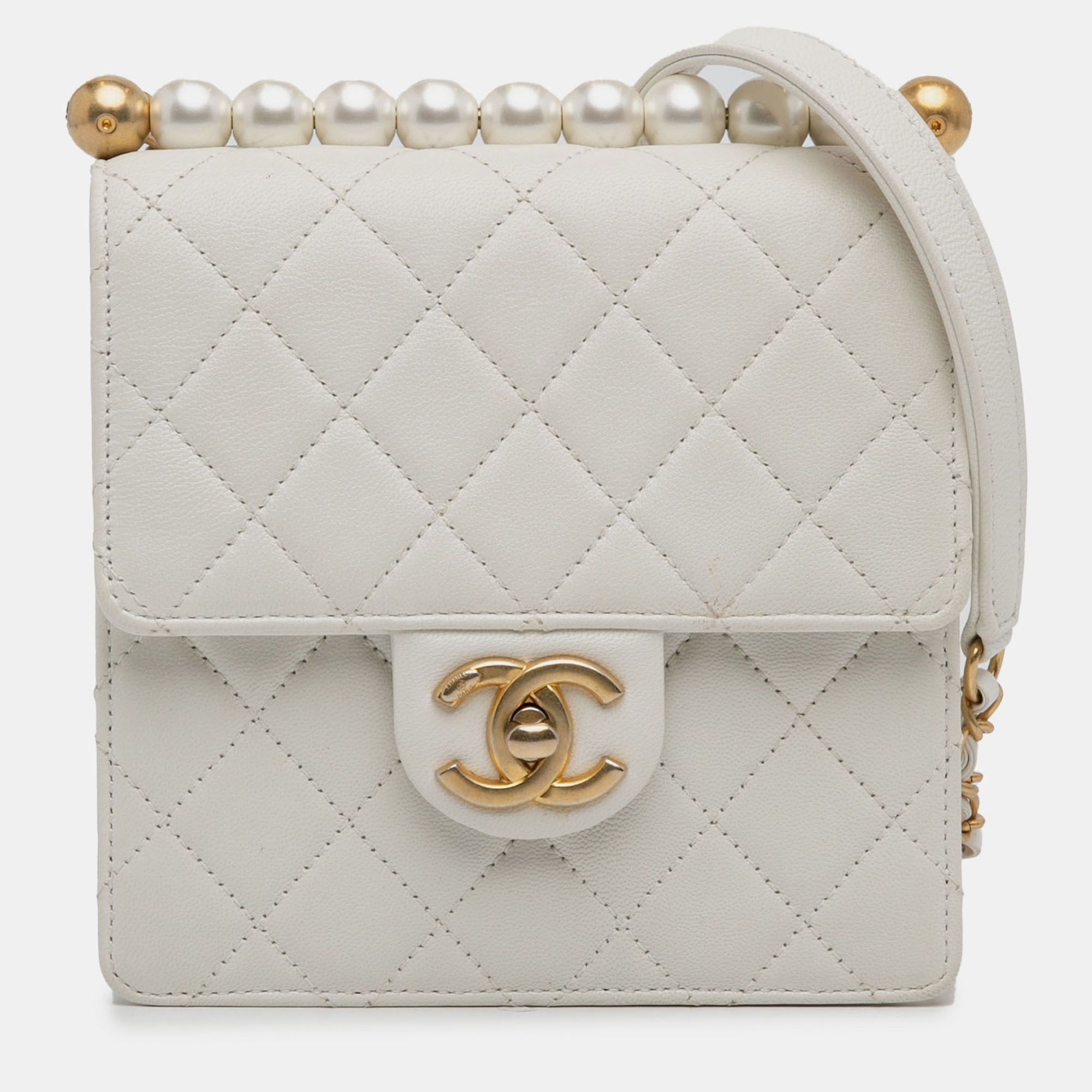 

Chanel White Small Lambskin Chic Pearls Flap