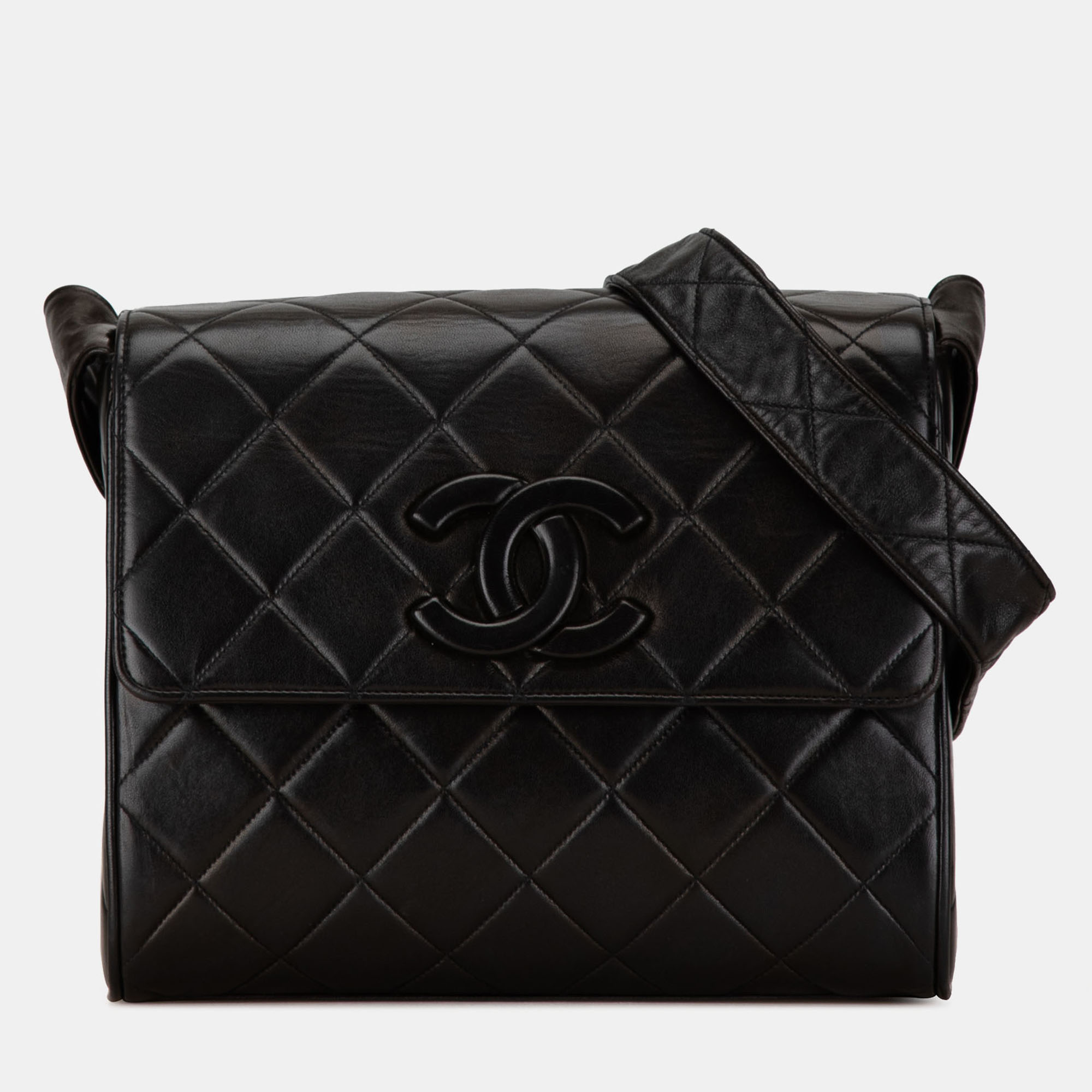 

Chanel Black CC Quilted Lambskin Flap