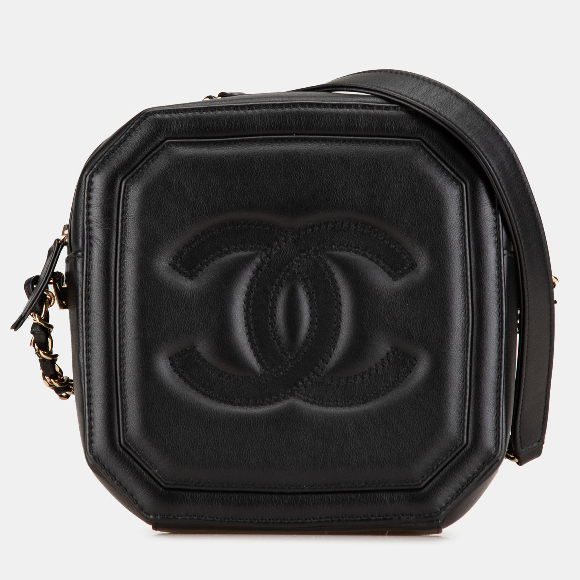 

Chanel Black Chanel CC Quilted Lambskin Octagon Camera Case
