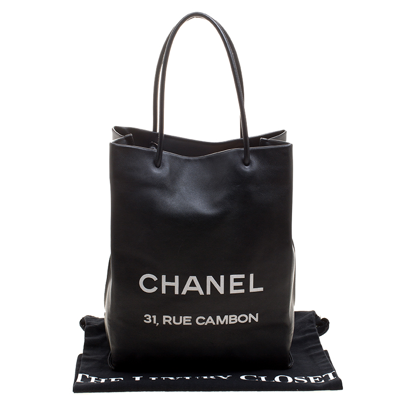 WHAT'S IN MY BAG  Chanel Deauville Tote Bag Review - Lace & Lashes
