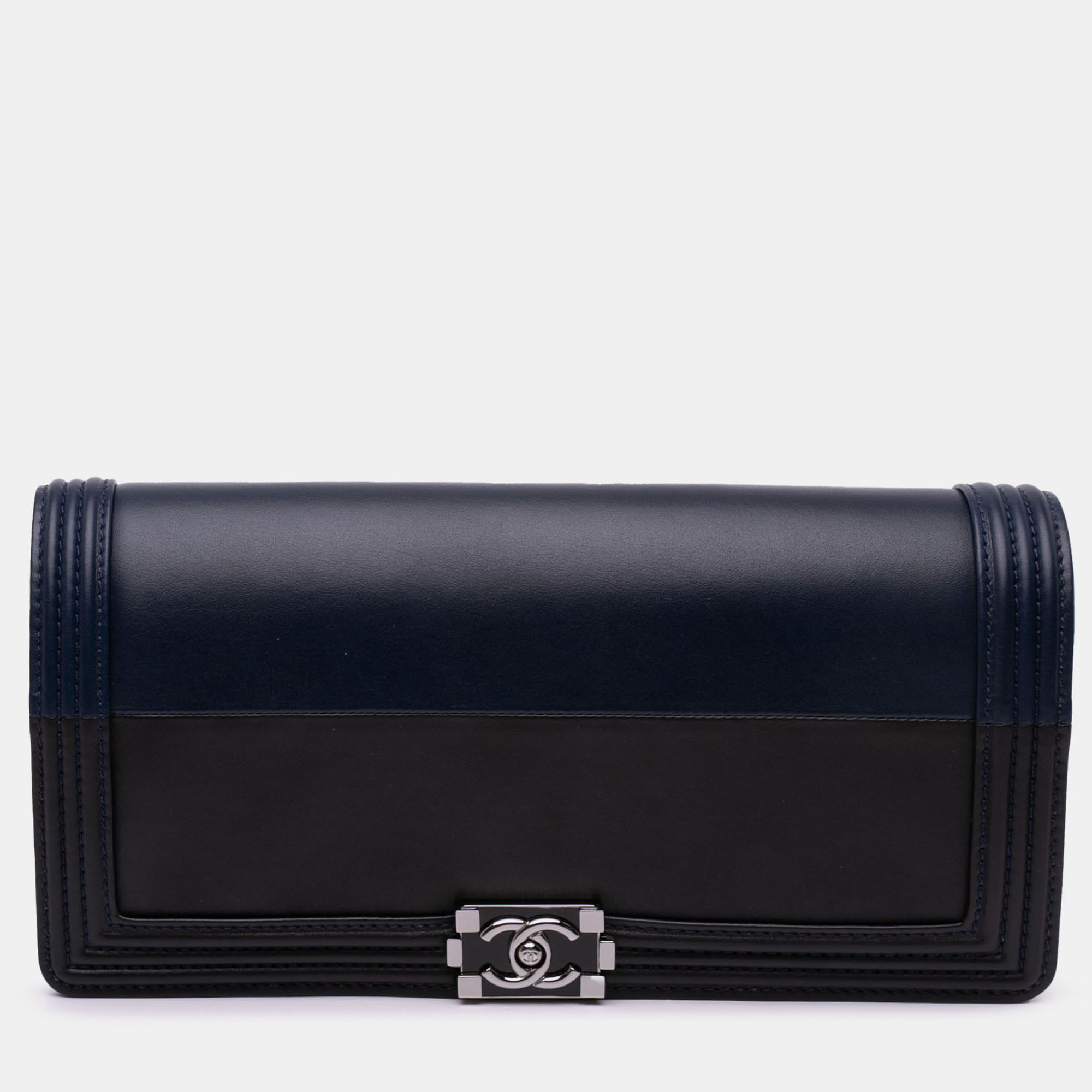 

Chanel Black Navy Blue Bicolor Lambskin Boy Clutch