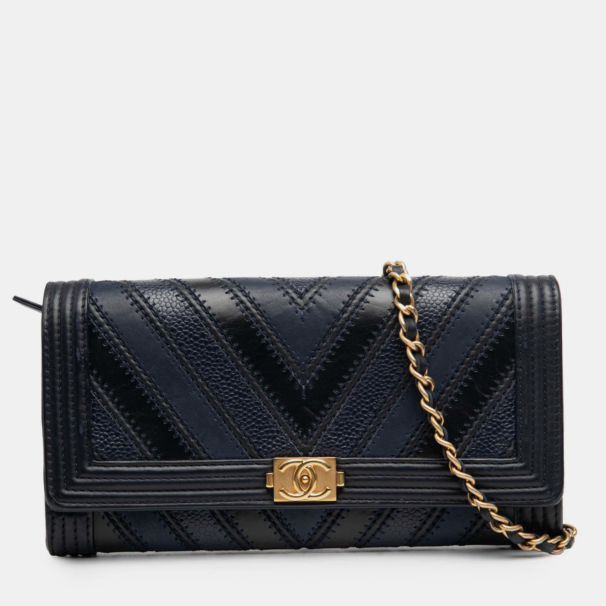 

Chanel Boy Chevron Mixed Leather Wallet on Chain, Navy blue