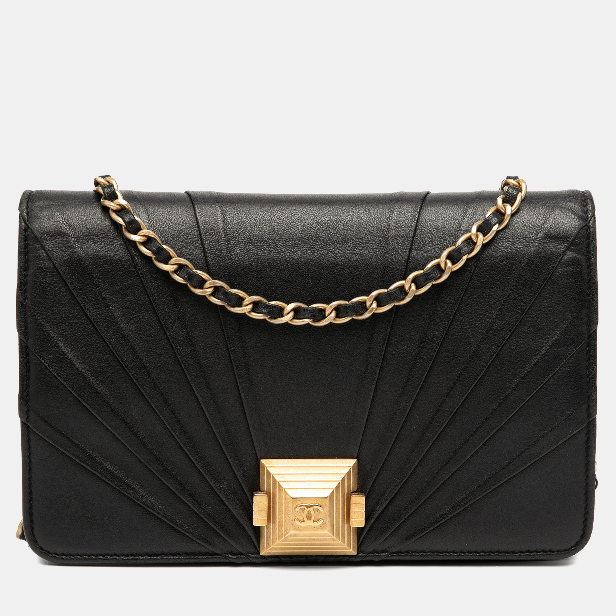 Pre-owned Chanel Black Lambskin Pyramid Wallet On Chain