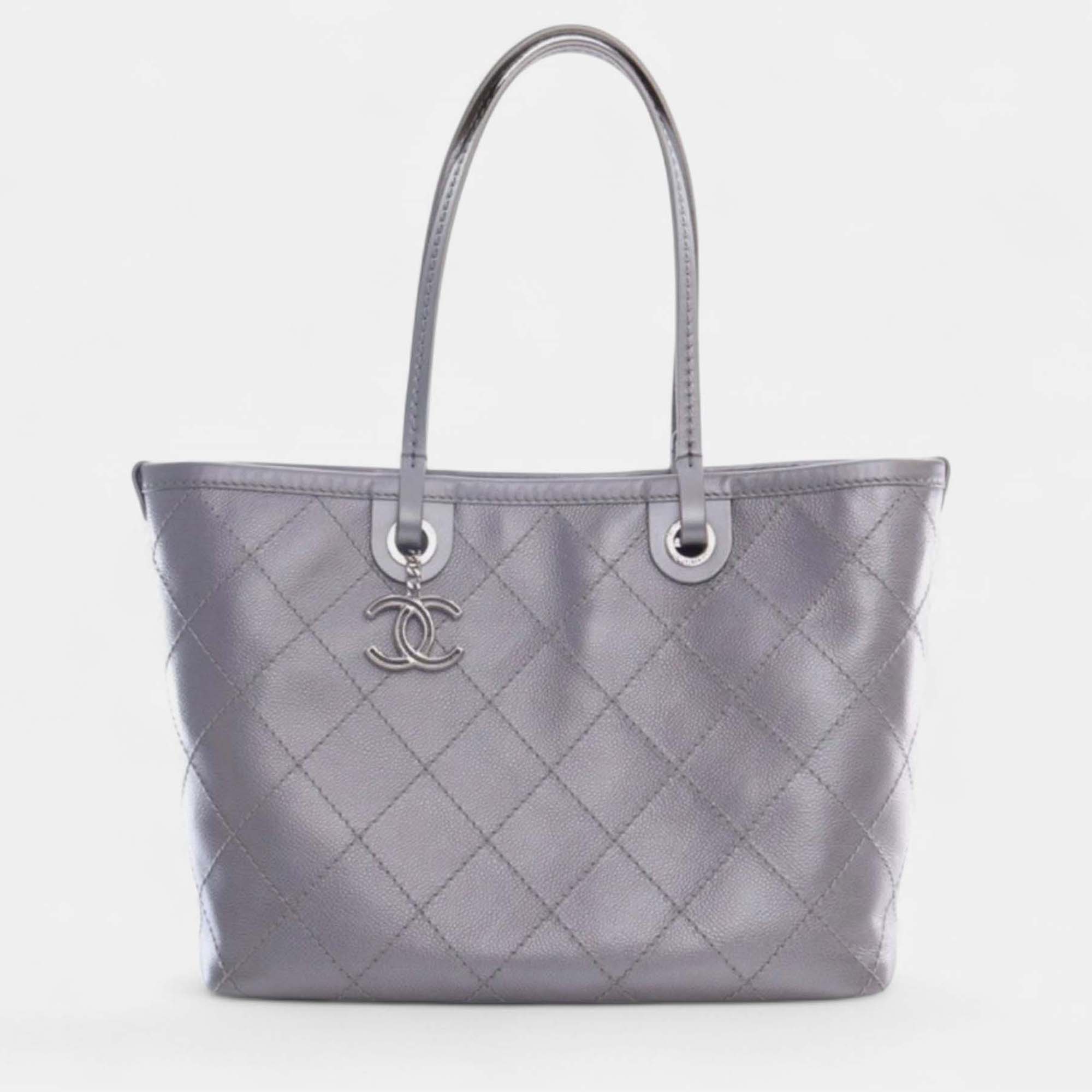 

Chanel Silver Large Quilted Metallic Caviar Shopping Fever Tote