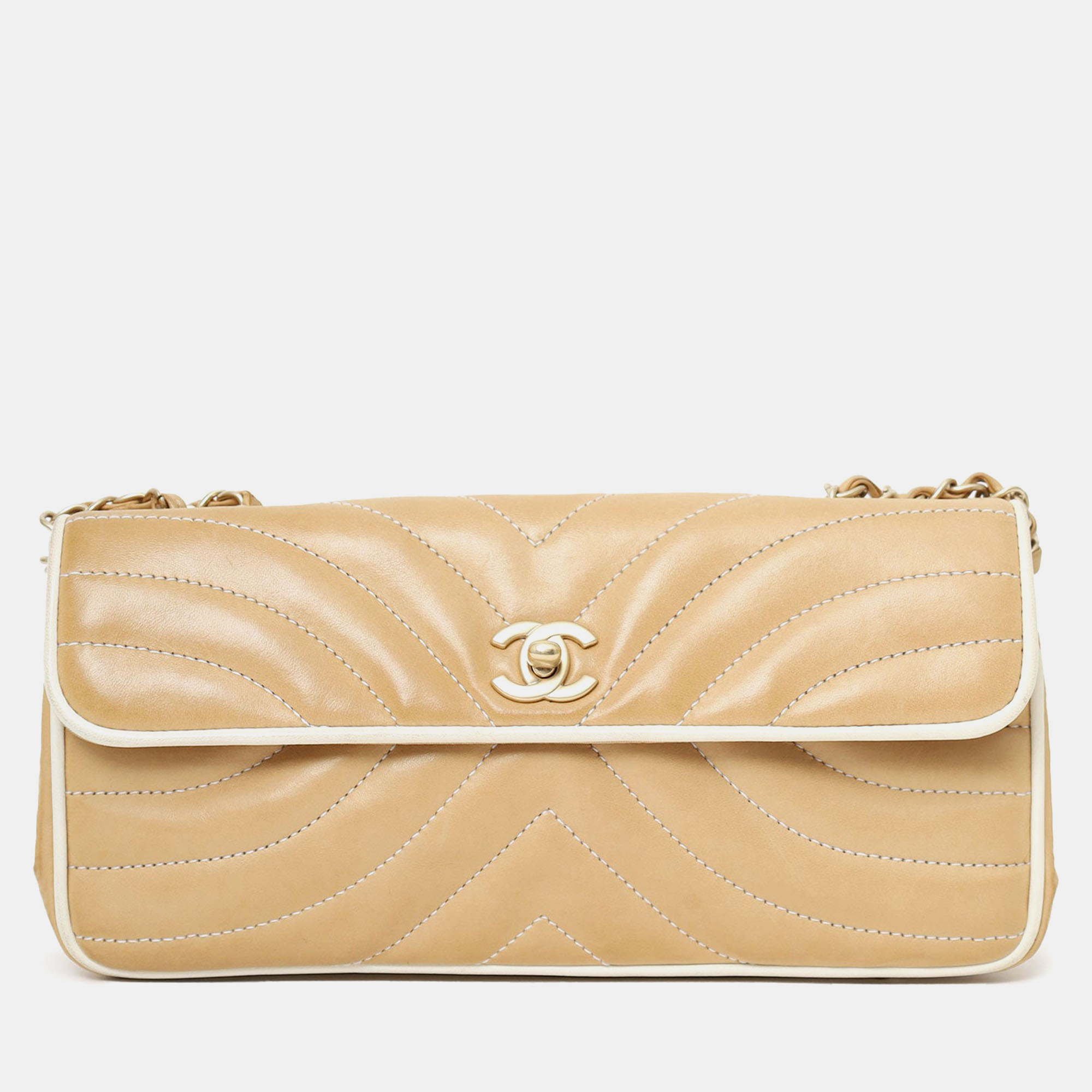 

Chanel 2003-04 Beige Leather East West Flap Bag