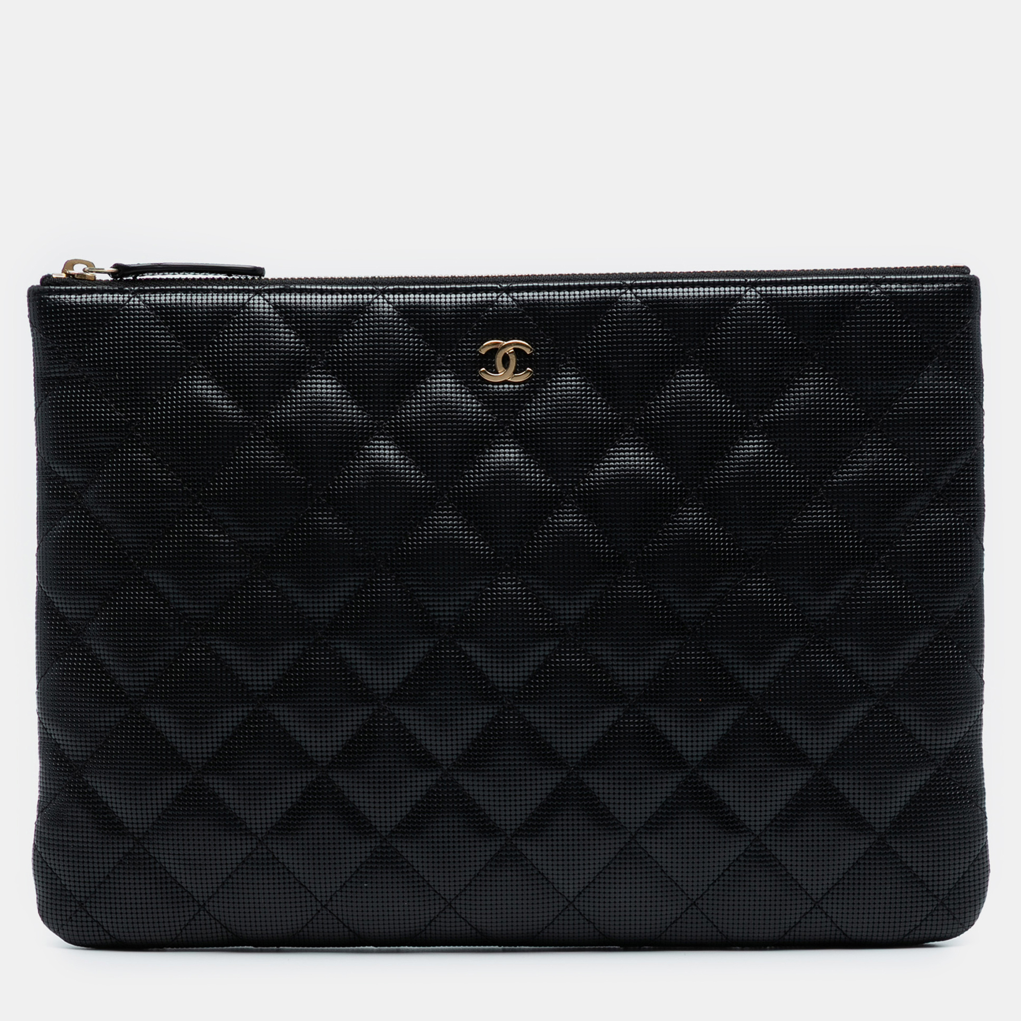 Click to view more detailed imagery on our partner's website Pre-owned Chanel Black Medium Quilted Calfskin Pixel Effect O Case Clutch