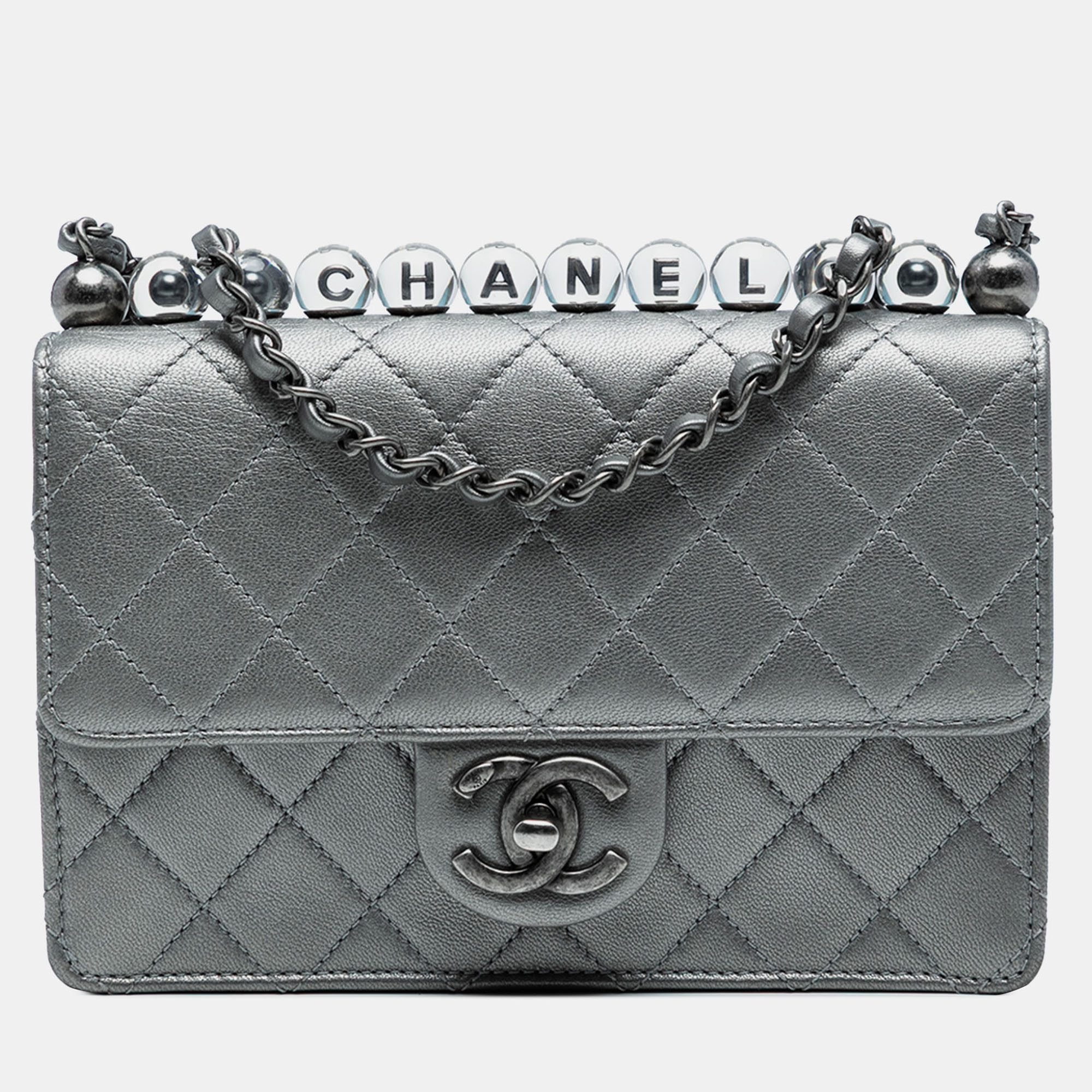 

Chanel Silver Medium Quilted Metallic Goatskin Chic Pearls Flap