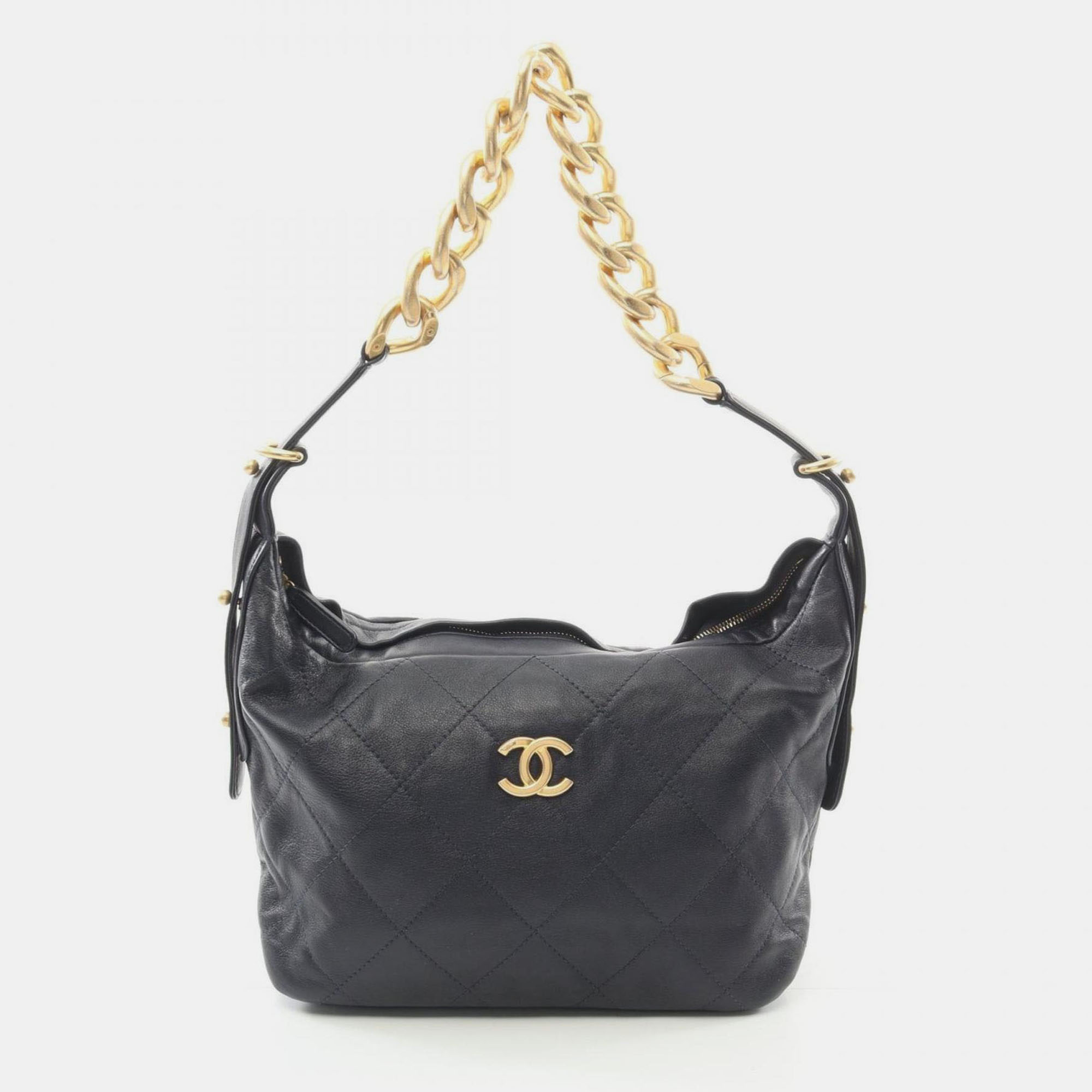

Chanel Matelasse Shoulder Bag Leather Navy, Navy blue