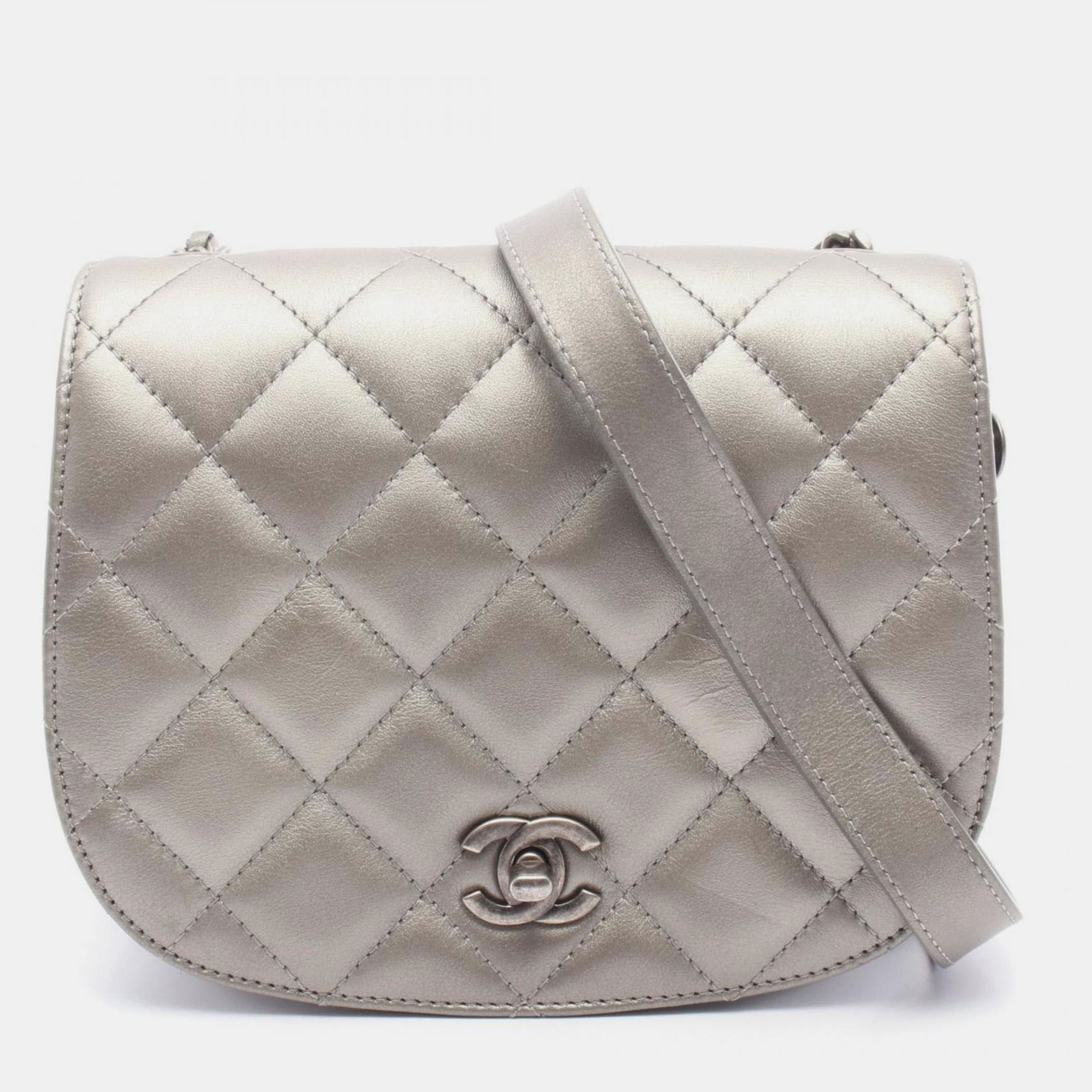 

Chanel Shoulder Bag Leather Gold