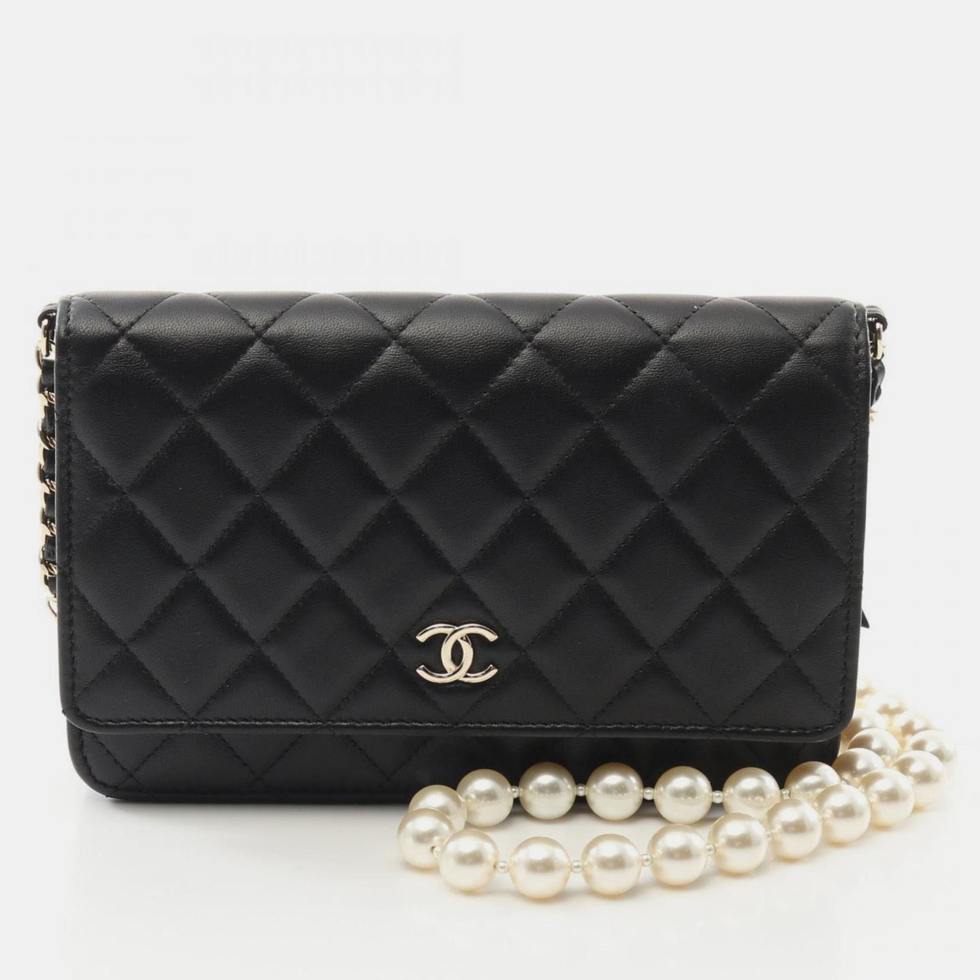 

Chanel Matelasse Shoulder Bag Lambskin (Sheepskin) Black