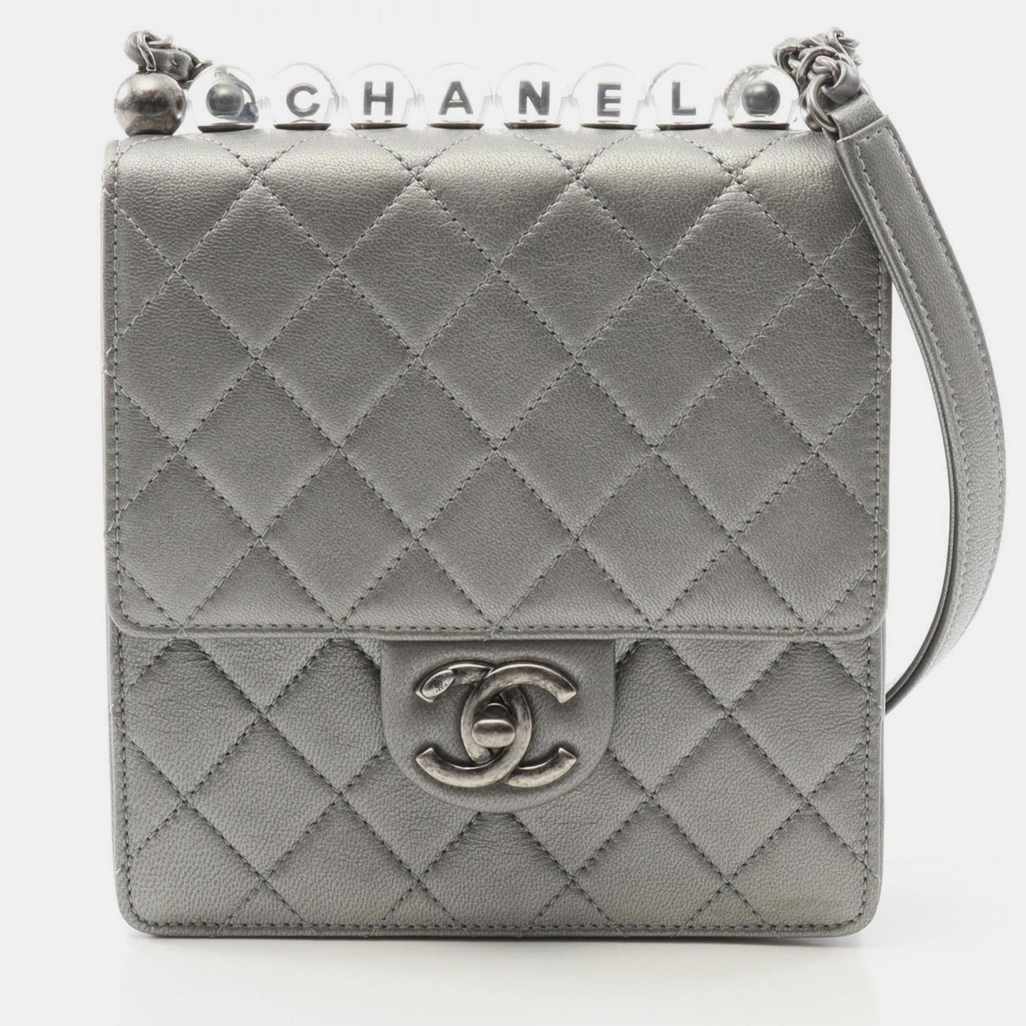 

Chanel Matelasse Shoulder Bag Leather Gray, Grey