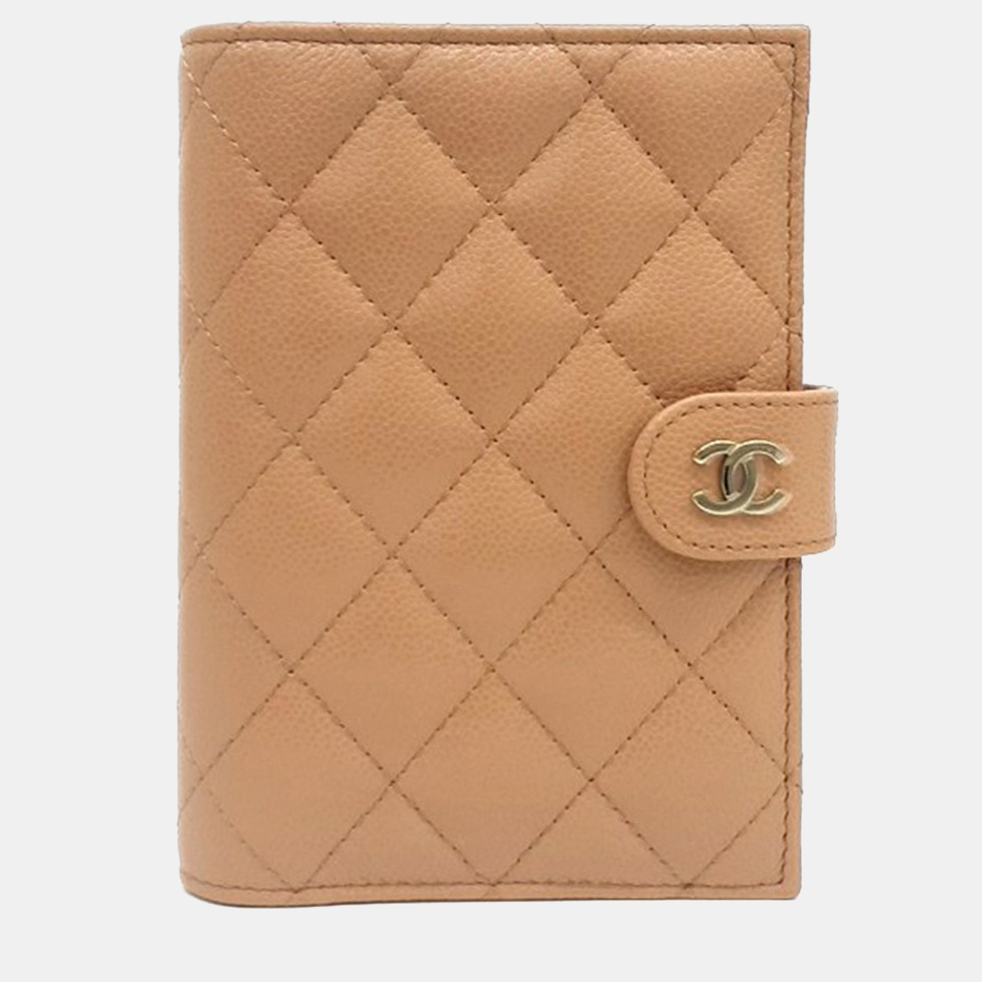 Click to view more detailed imagery on our partner's website Pre-owned Chanel Beige Caviar Passport Holder In Sand