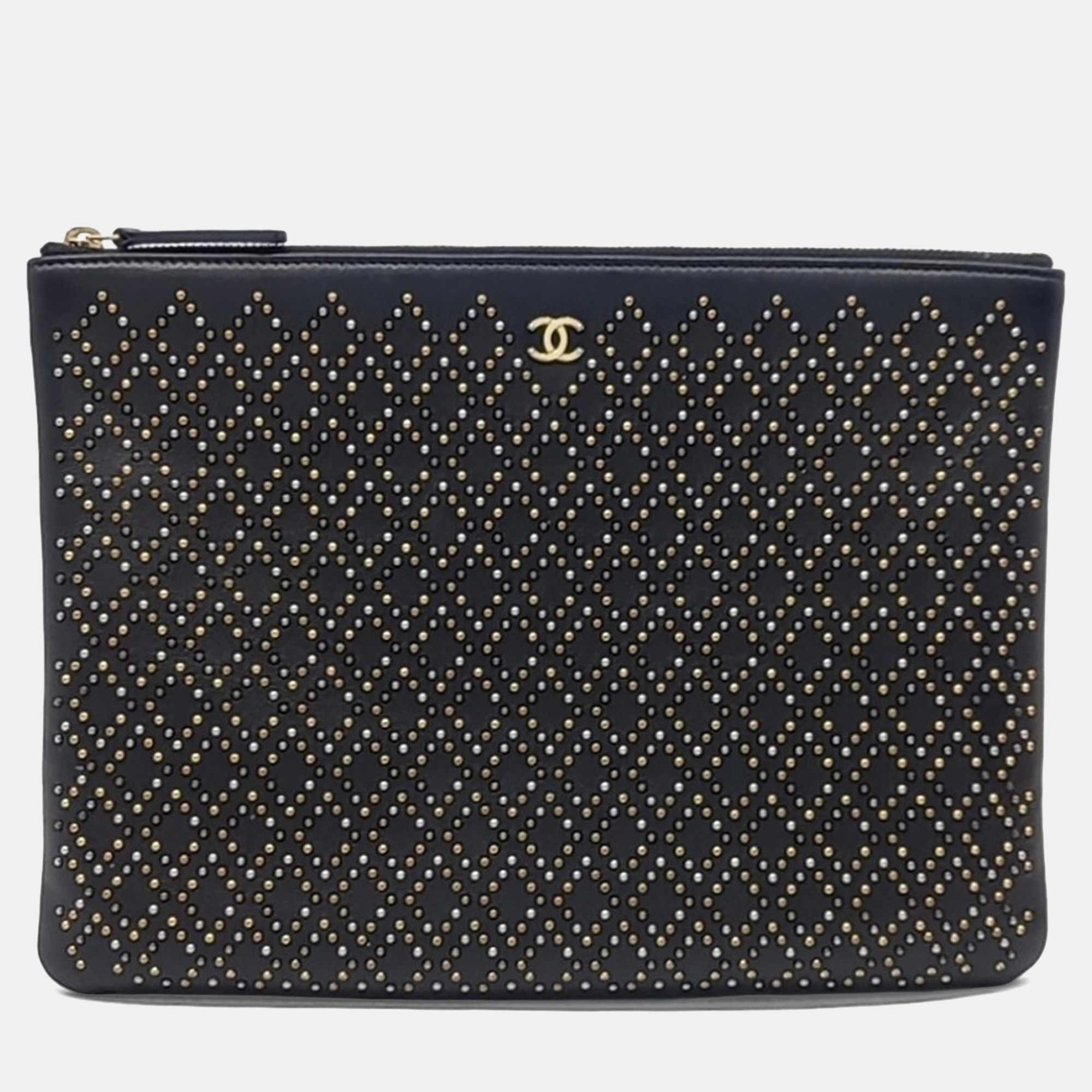 Pre-owned Chanel Black Leather Clutch New Medium