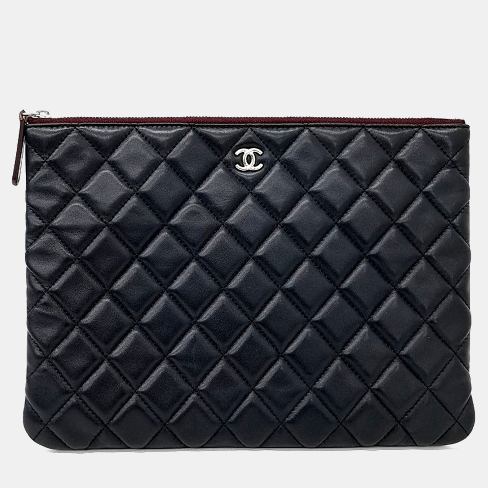 Click to view more detailed imagery on our partner's website Pre-owned Chanel Black Leather Lambskin Clutch New Medium