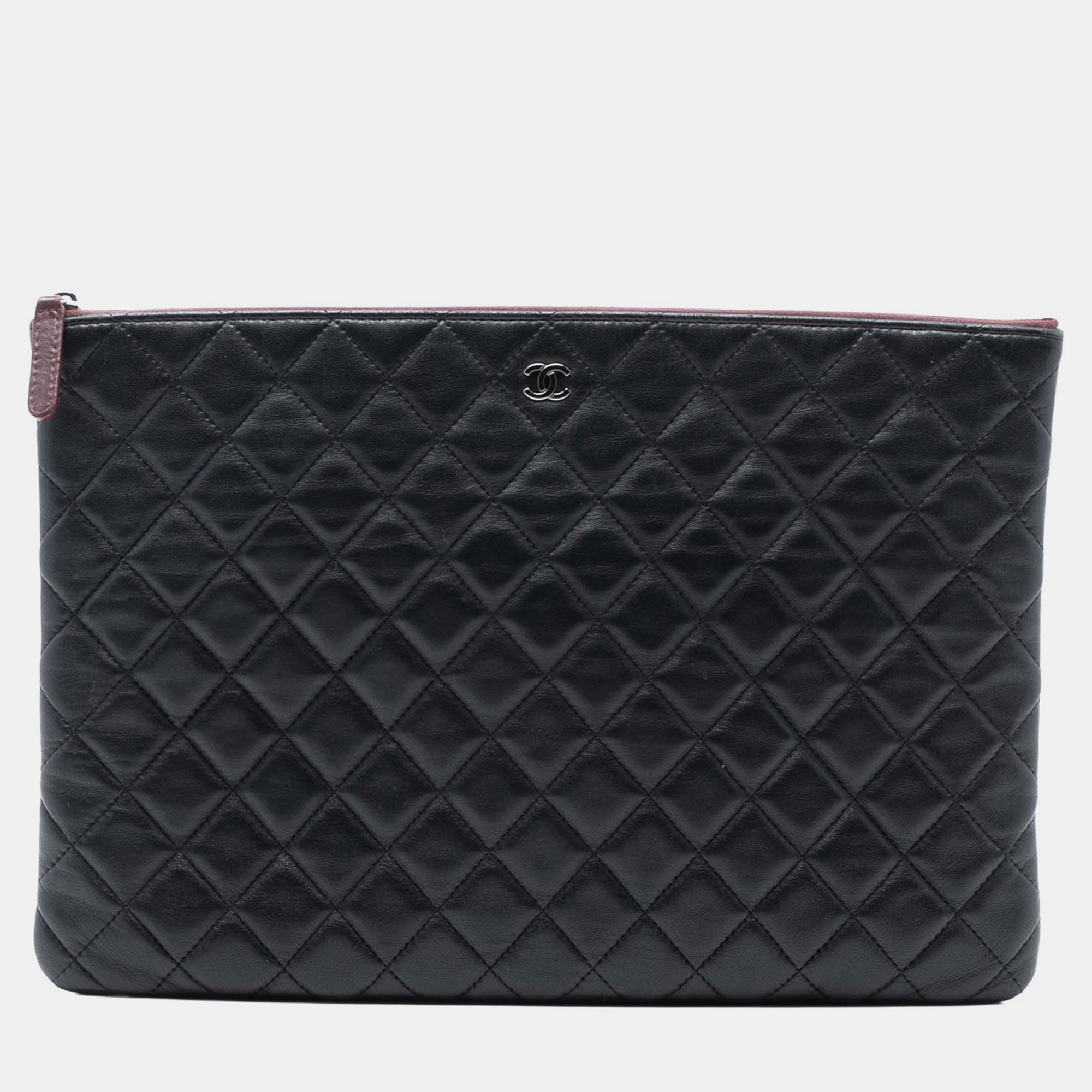 Click to view more detailed imagery on our partner's website Pre-owned Chanel Black Large Quilted Lambskin O Case Clutch