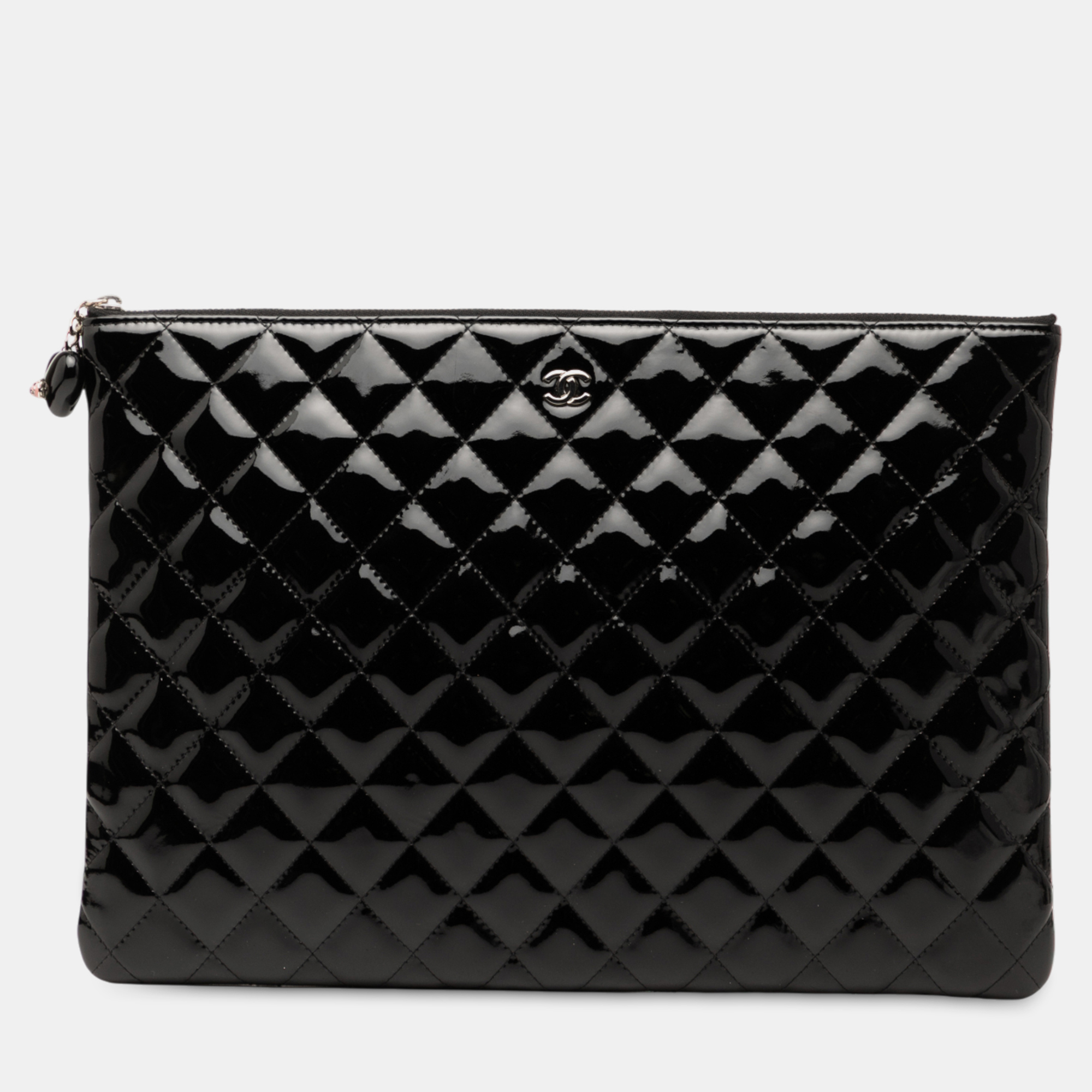 Click to view more detailed imagery on our partner's website Pre-owned Chanel Black Large Quilted Patent O Case Clutch