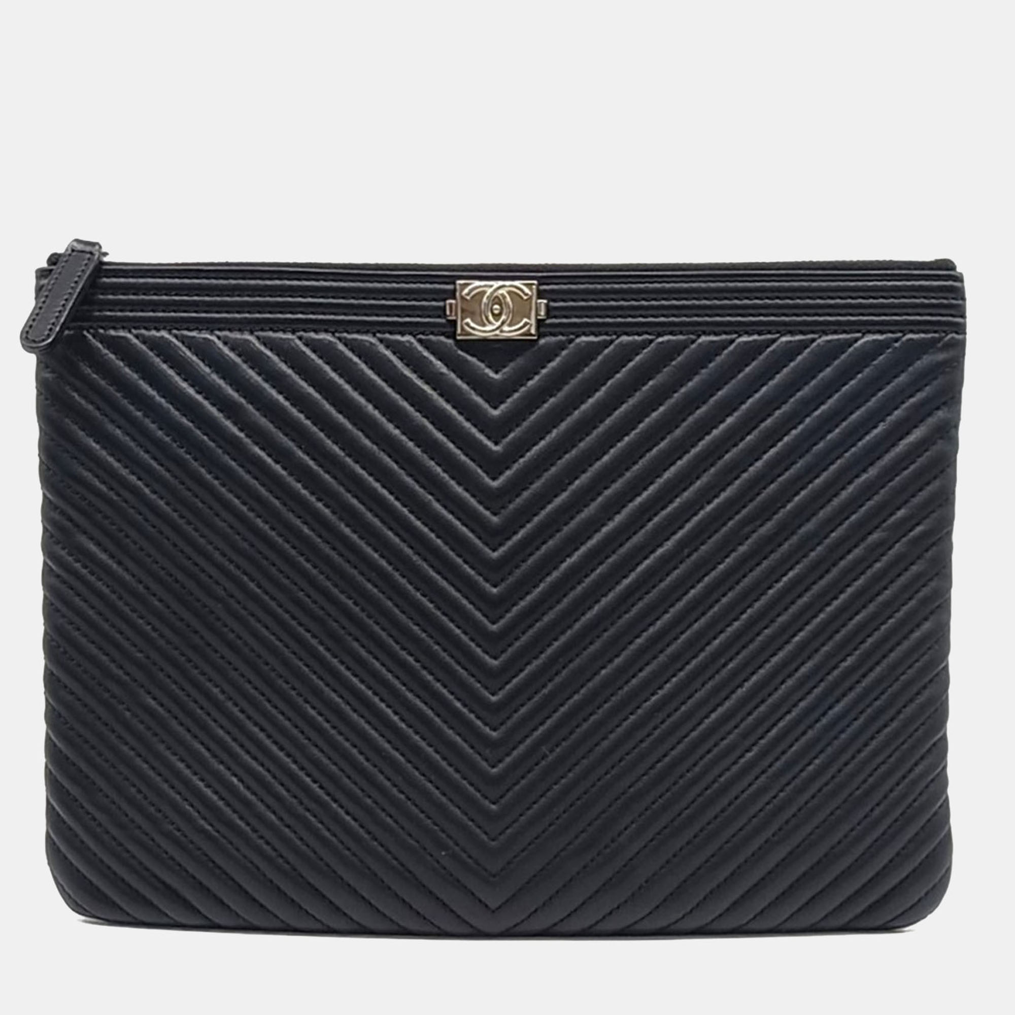 Pre-owned Chanel Black Leather Chevron Boy Clutch New Medium