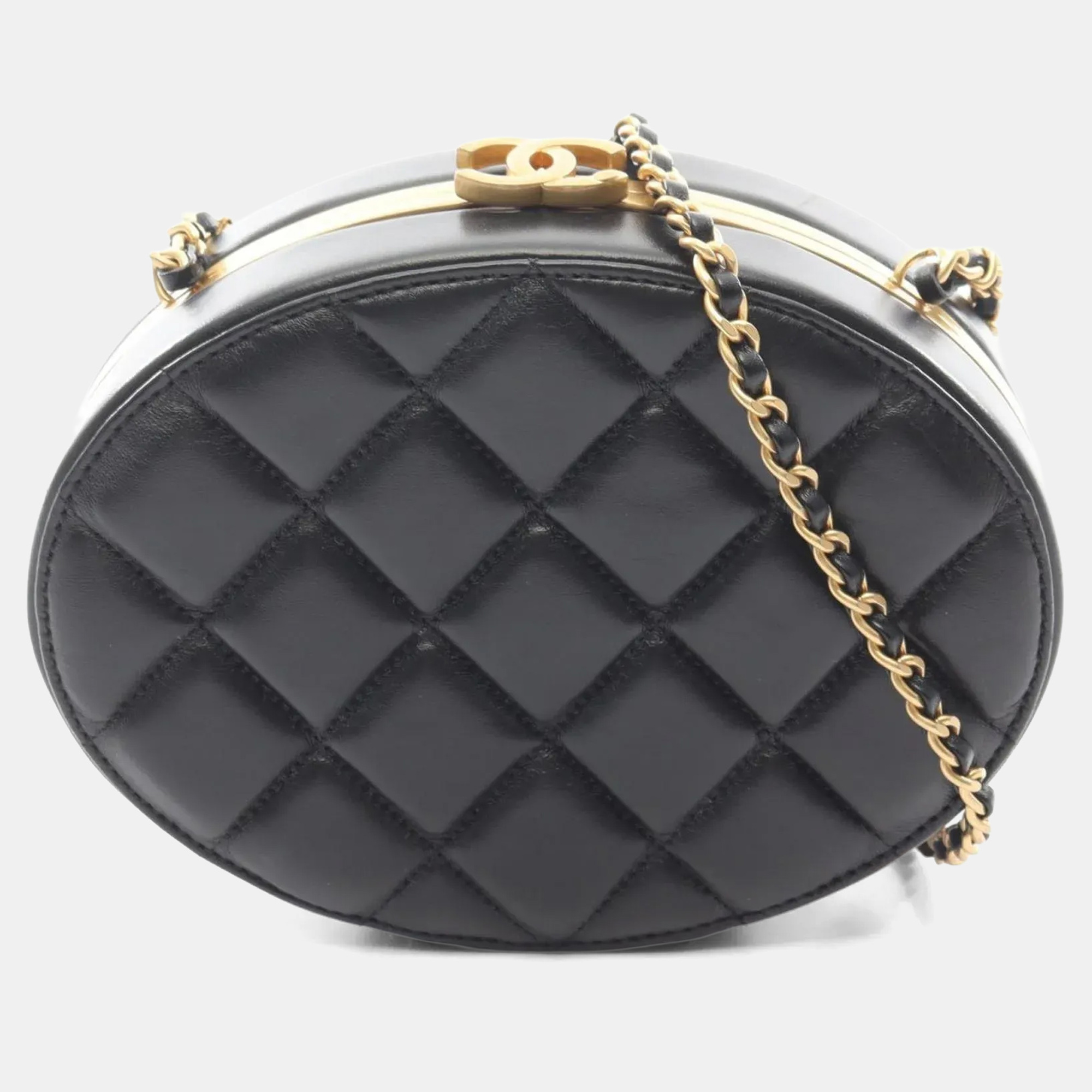 

Chanel Matelasse Shoulder Bag Lambskin Leather Black