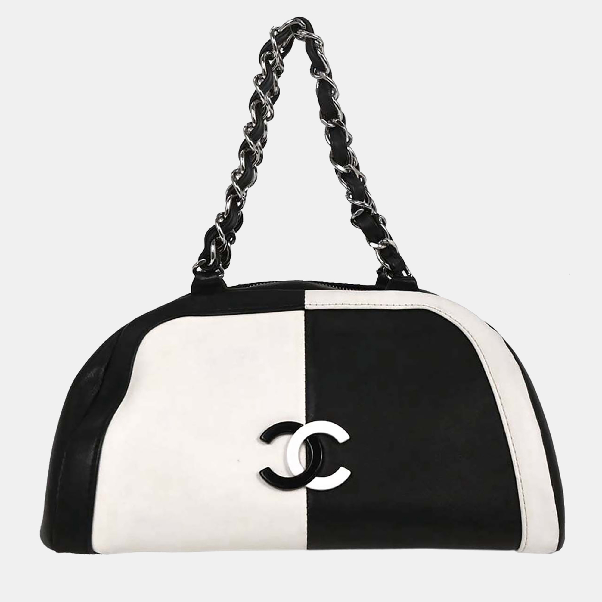 

Chanel Black Lambskin Leather Shoulder Bag