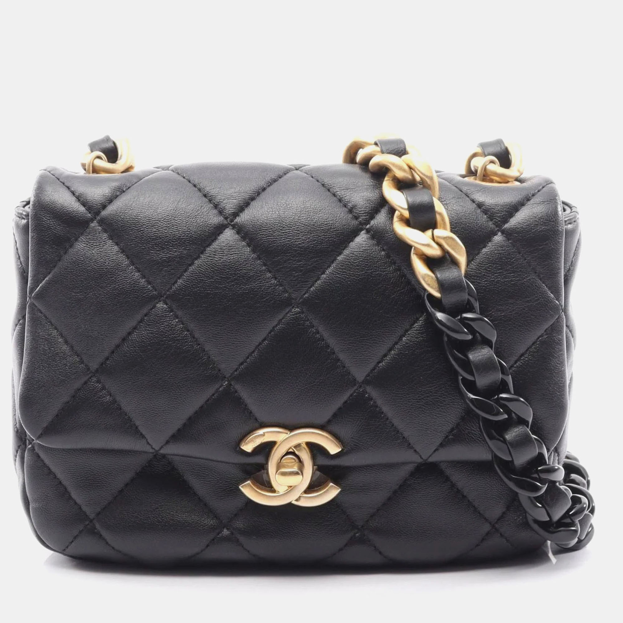 

Chanel Matelasse Shoulder Bag Lambskin Leather Black