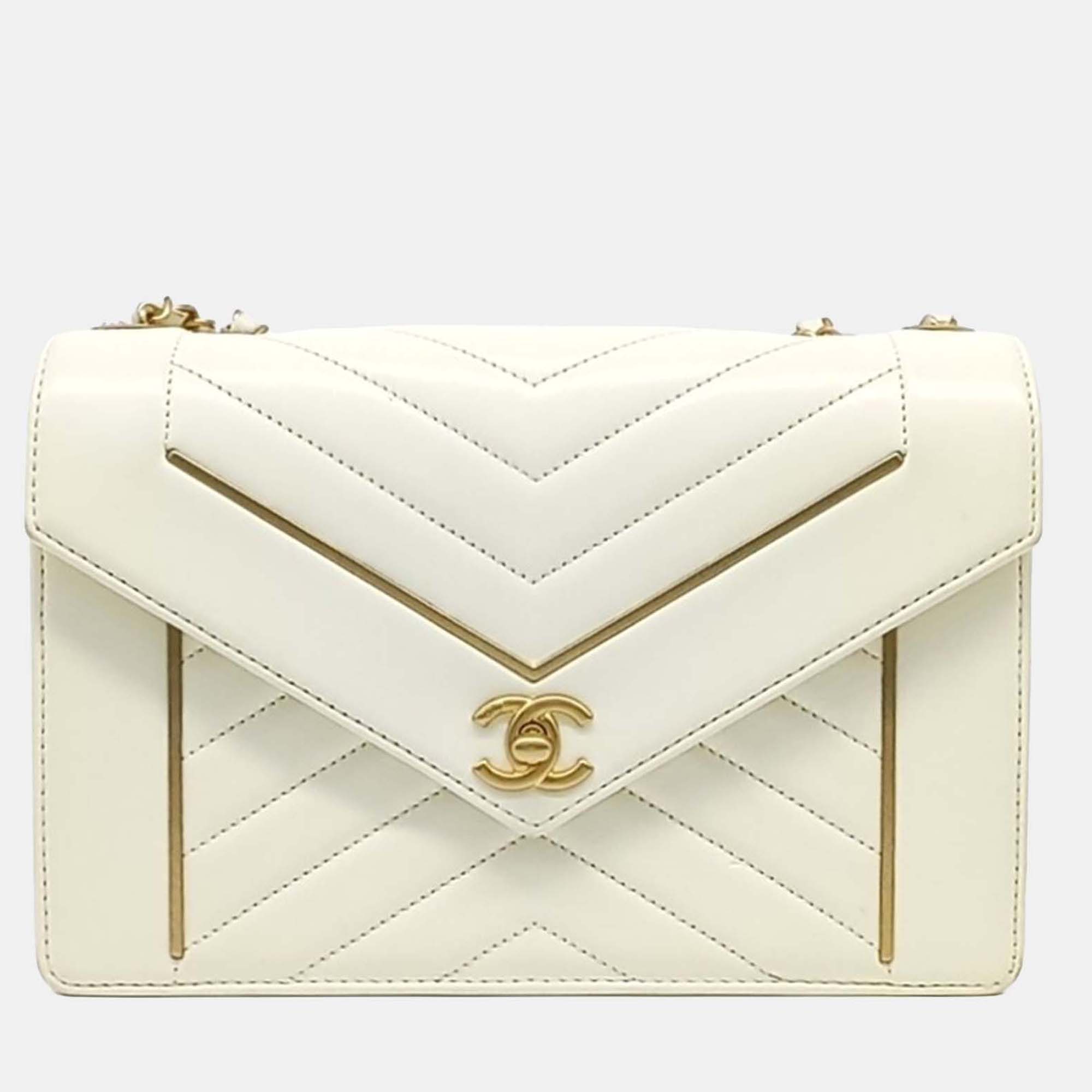 

Chanel Cream Leather Chevron Chain Shoulder Bag