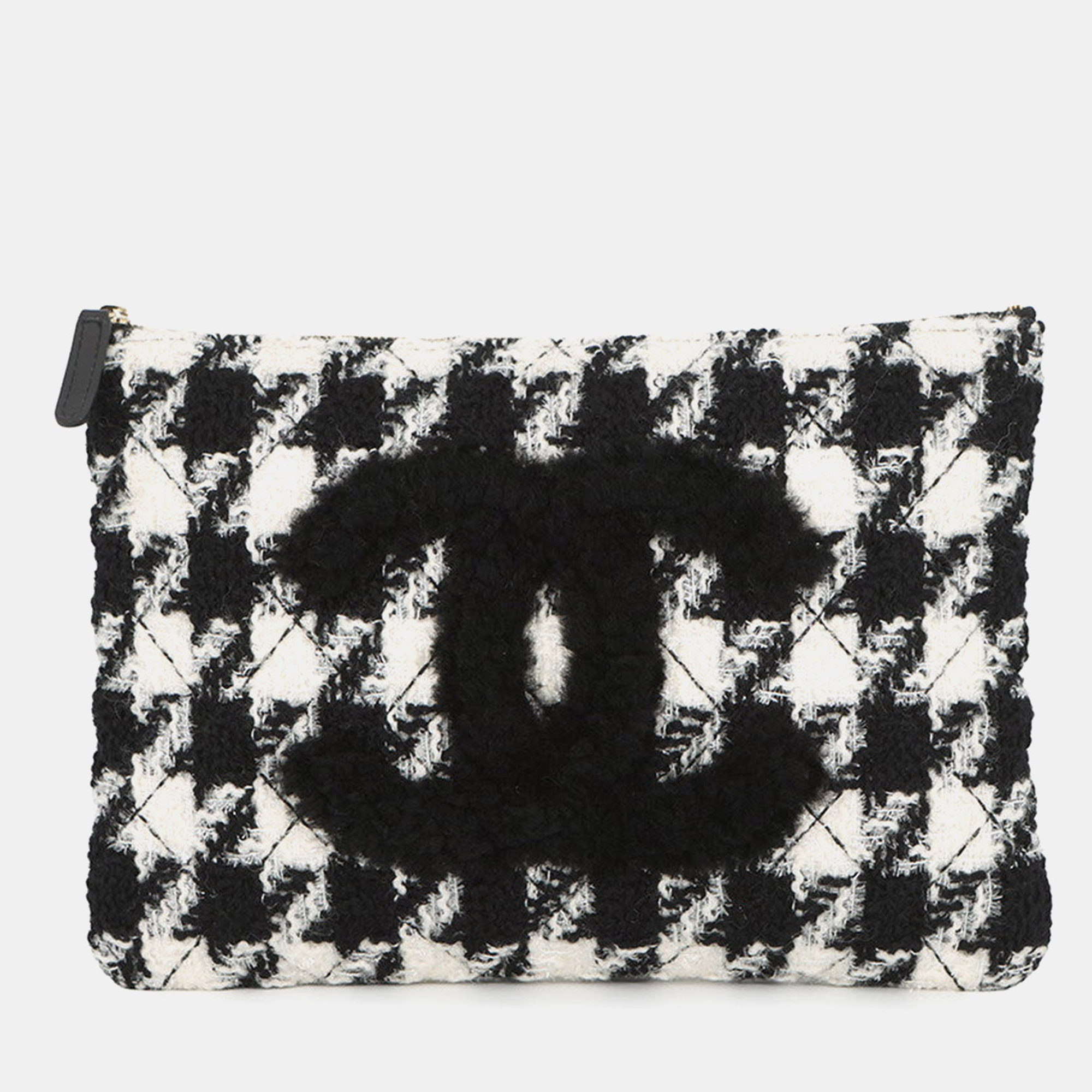 

Chanel Cc Logo Clutch Bag Black/White Tweed