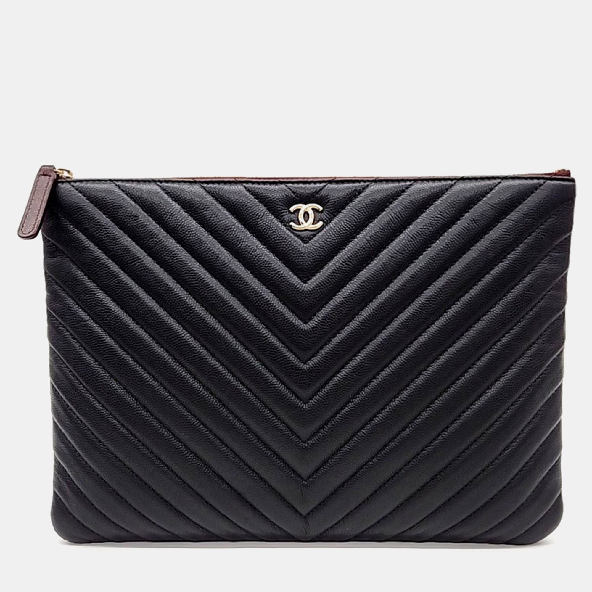 

Chanel Black Leather Caviar Chevron Clutch New Medium