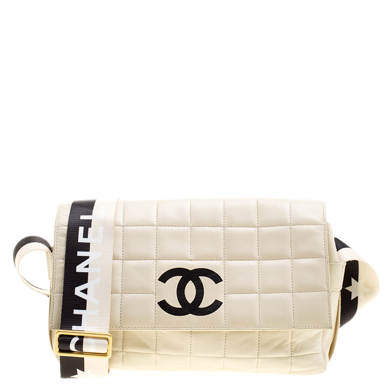 مملوكة مسبقًا Chanel Ivory Quilted Leather East West Star Chocolate Bar Flap Shoulder Bag