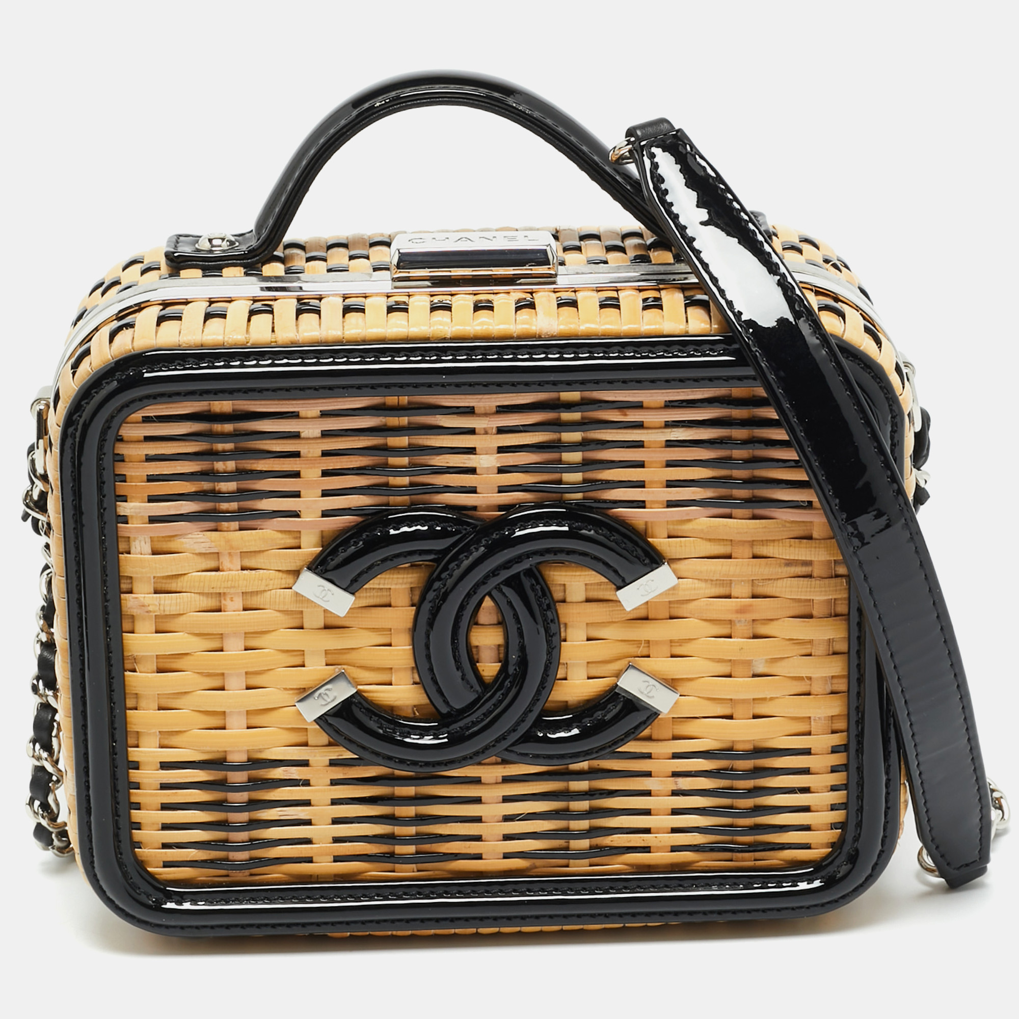 

Chanel CC Filigree Vanity Case Small Beige/Black Rattan and Patent Leather Shoulder Bag