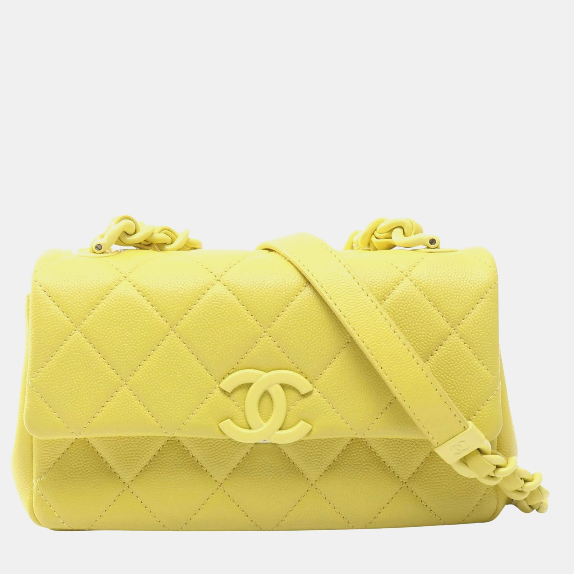 

Chanel Matelasse Shoulder Bag In Calfskin Leather Yellow